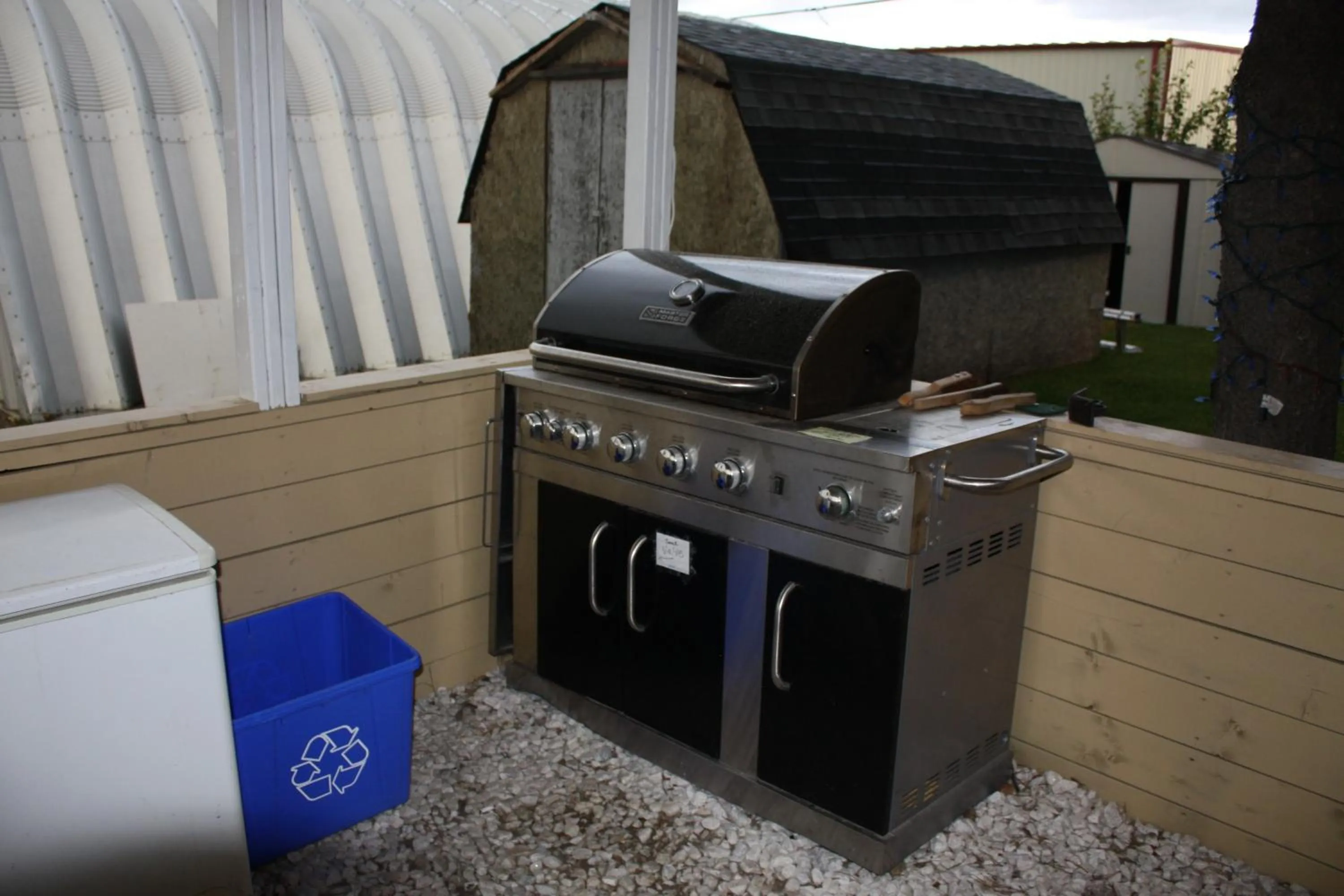 BBQ facilities in Hillcrest Motel