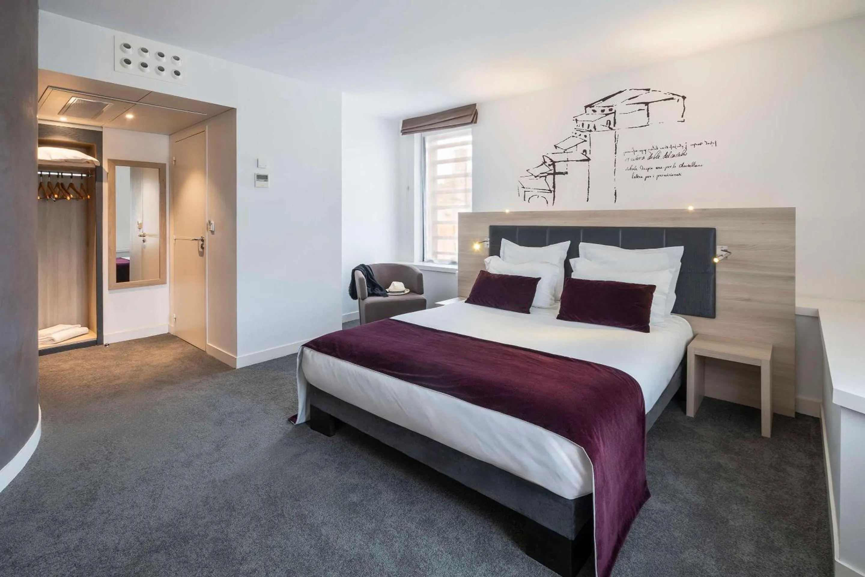 Photo of the whole room, Bed in Best Western Plus Villa Saint Antoine Hotel & Spa