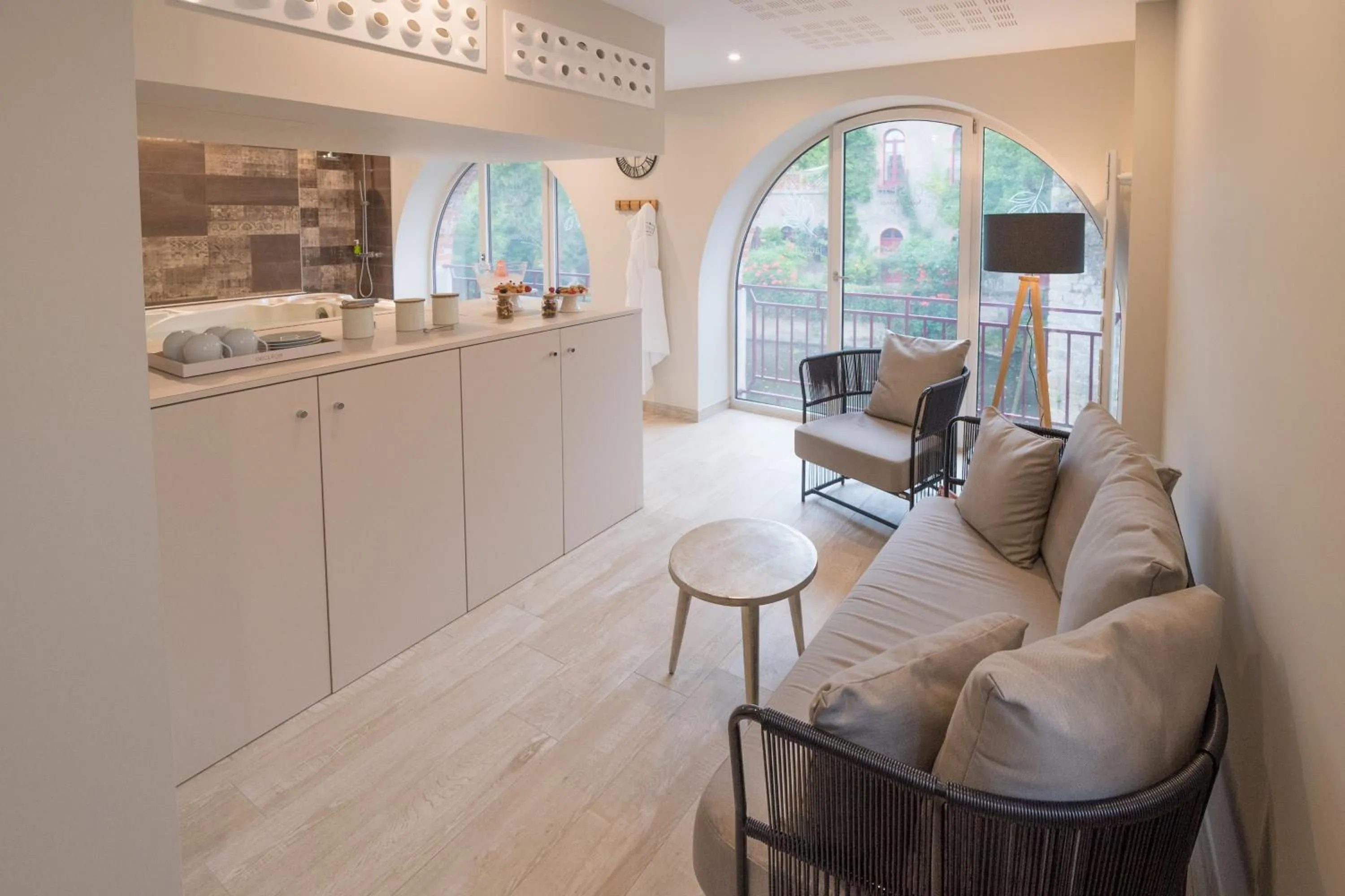 Hot Tub in Best Western Plus Villa Saint Antoine Hotel & Spa