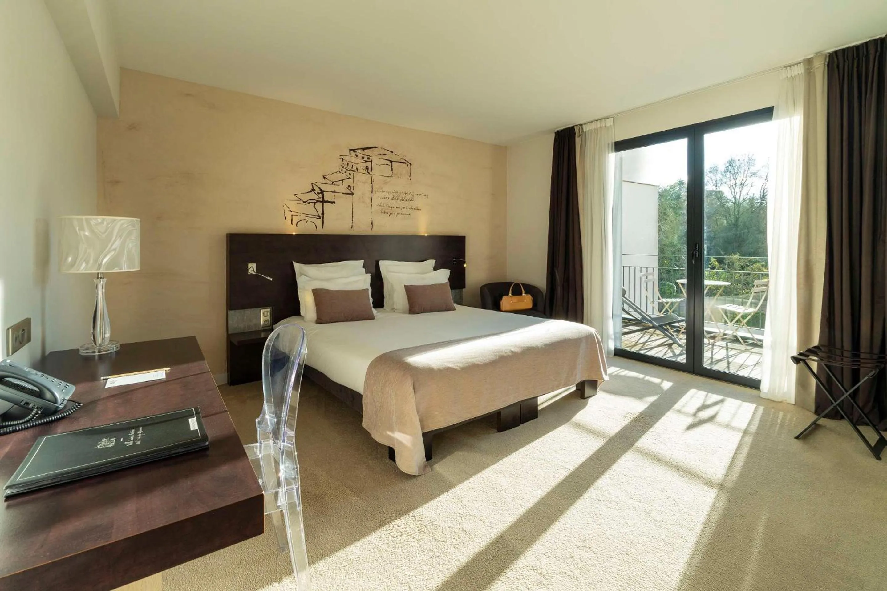 Photo of the whole room, Bed in Best Western Plus Villa Saint Antoine Hotel & Spa