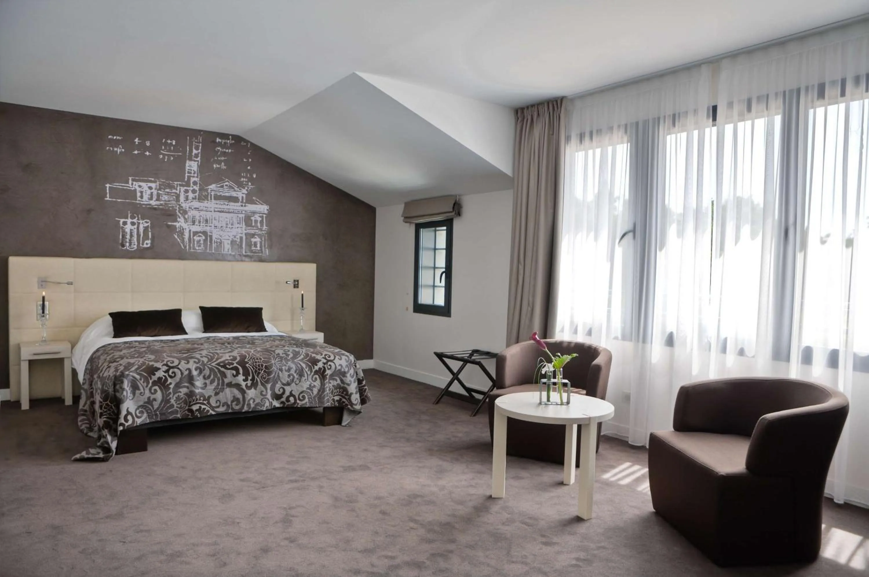 Photo of the whole room, Bed in Best Western Plus Villa Saint Antoine Hotel & Spa