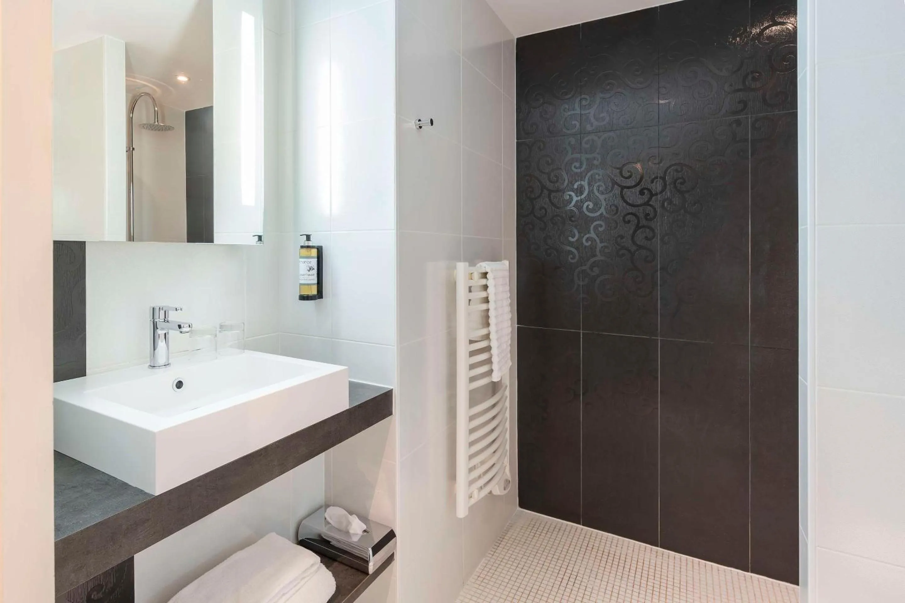 Bathroom in Best Western Plus Villa Saint Antoine Hotel & Spa