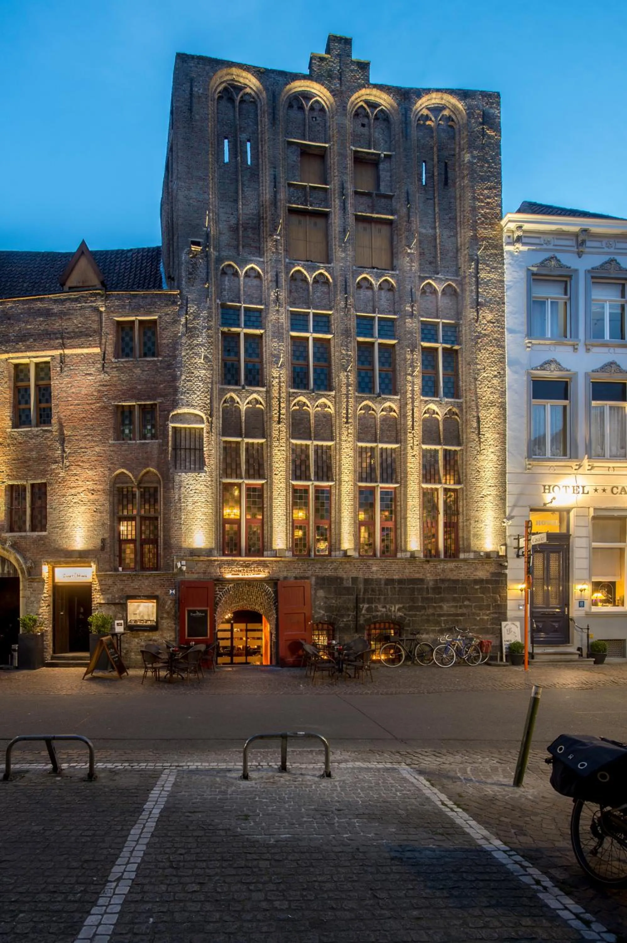 Restaurant/places to eat in Hotel Cavalier