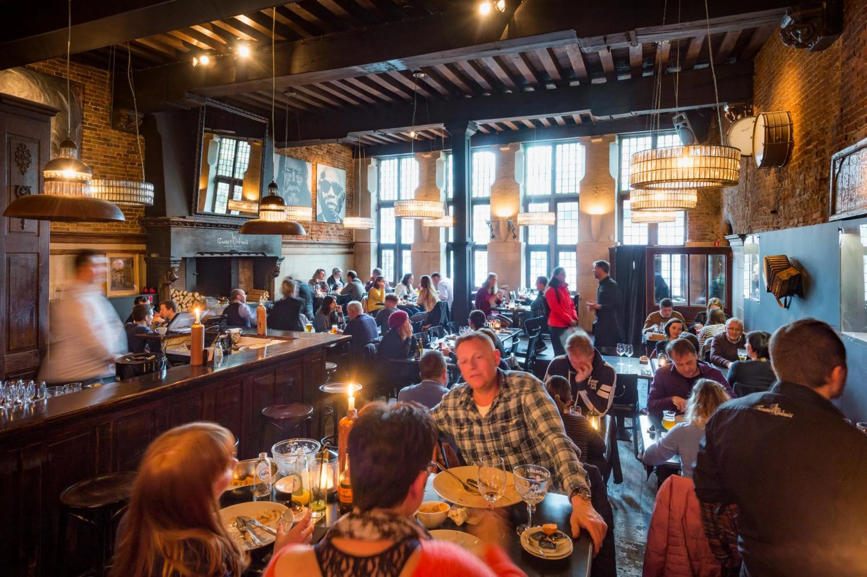 Restaurant/places to eat in Hotel Cavalier