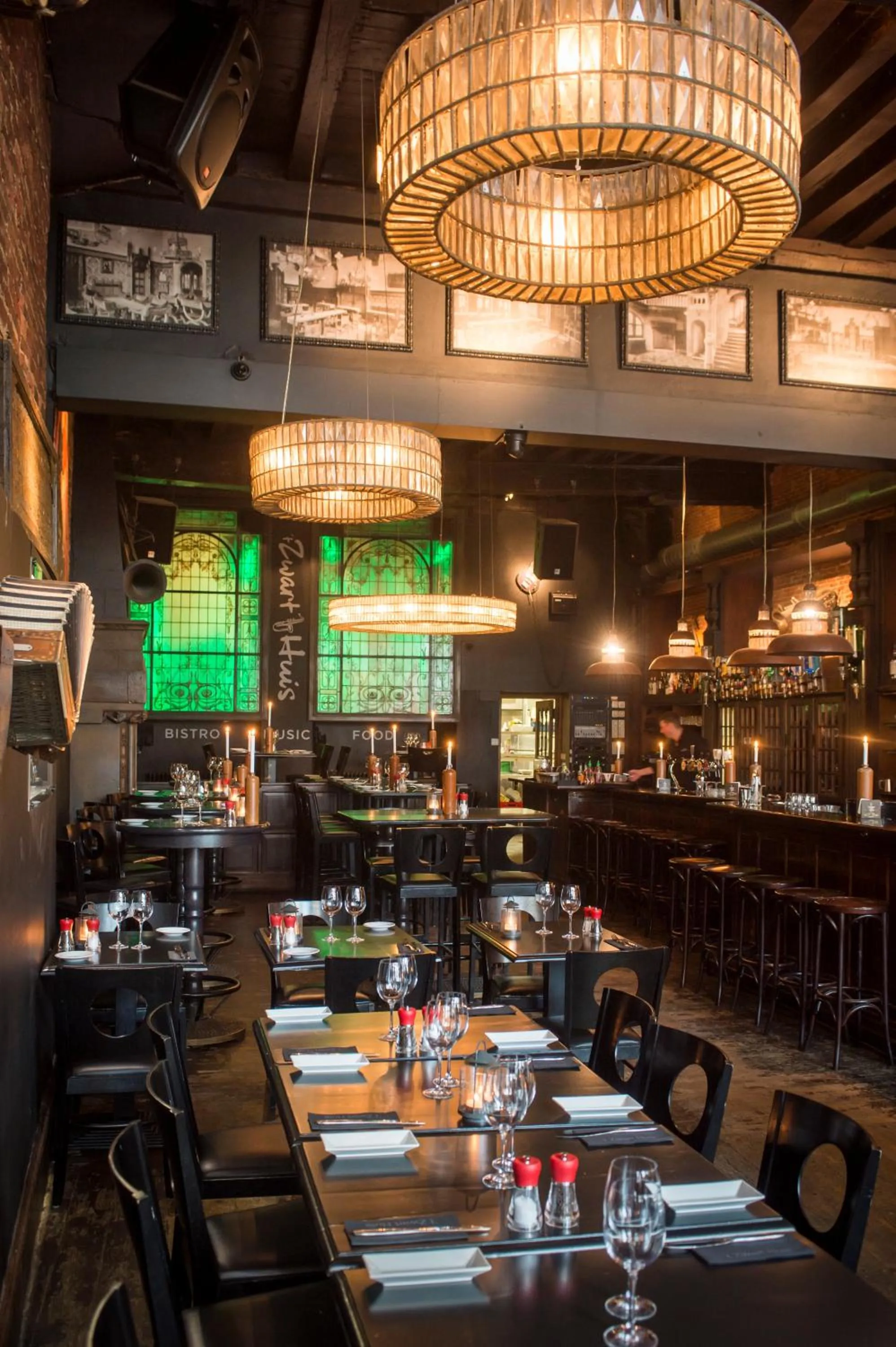 Restaurant/places to eat in Hotel Cavalier