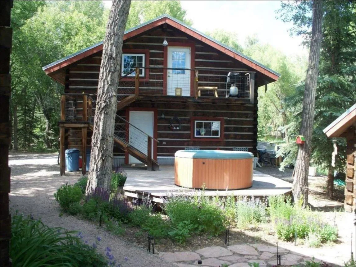 Riverside Meadows Cabins