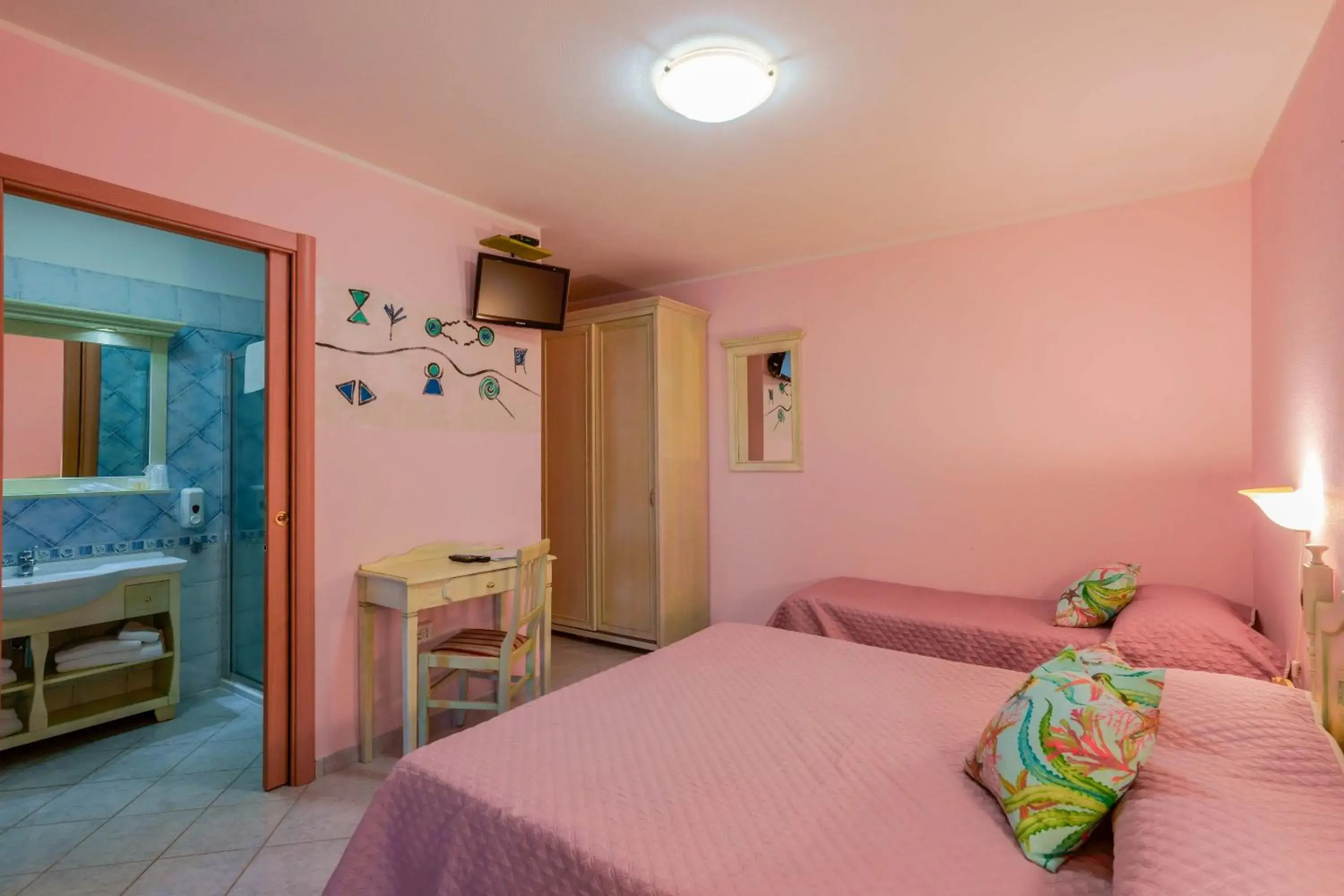 Two Connecting Double Rooms in Hotel Solanas Two Connecting Double Rooms in Hotel Solanas