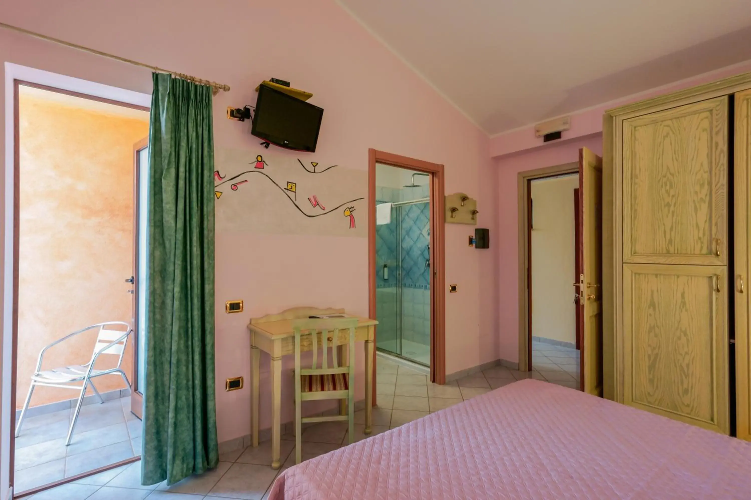 Superior Double or Twin Room with Pool View in Hotel Solanas Superior Double or Twin Room with Pool View in Hotel Solanas