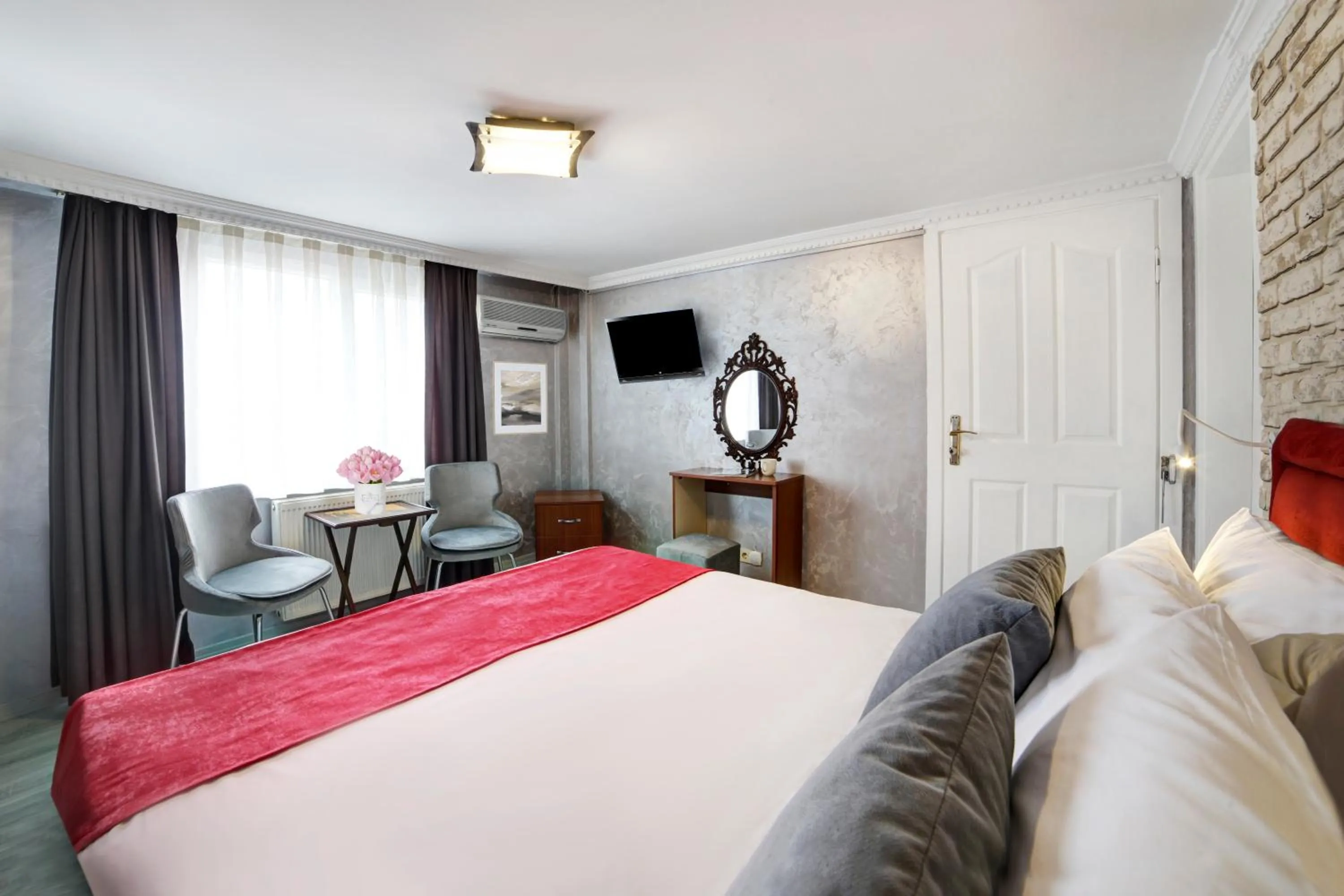 Photo of the whole room in Serenity Boutique Hotel Istanbul