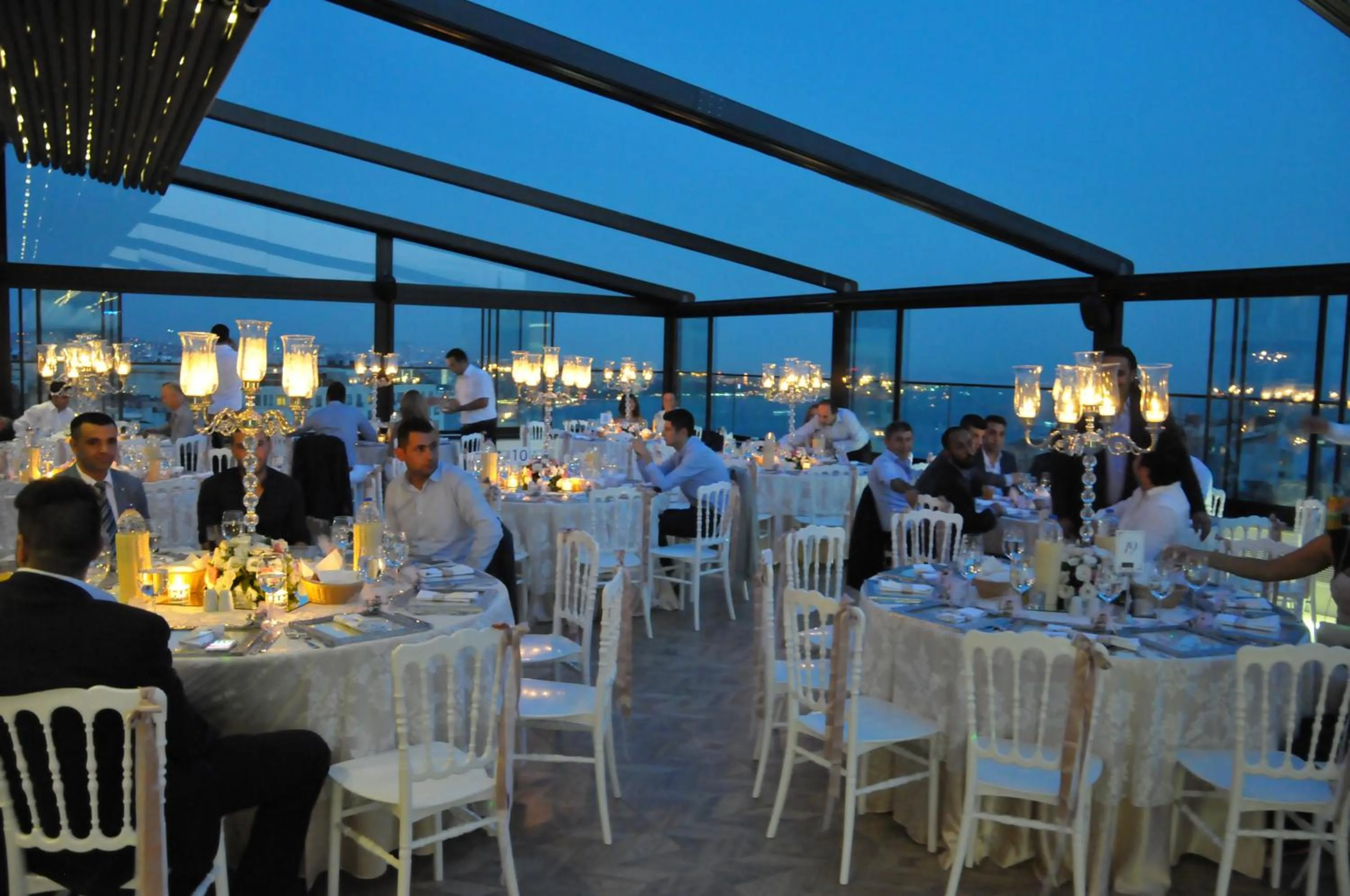 Restaurant/places to eat in Innpera Hotel