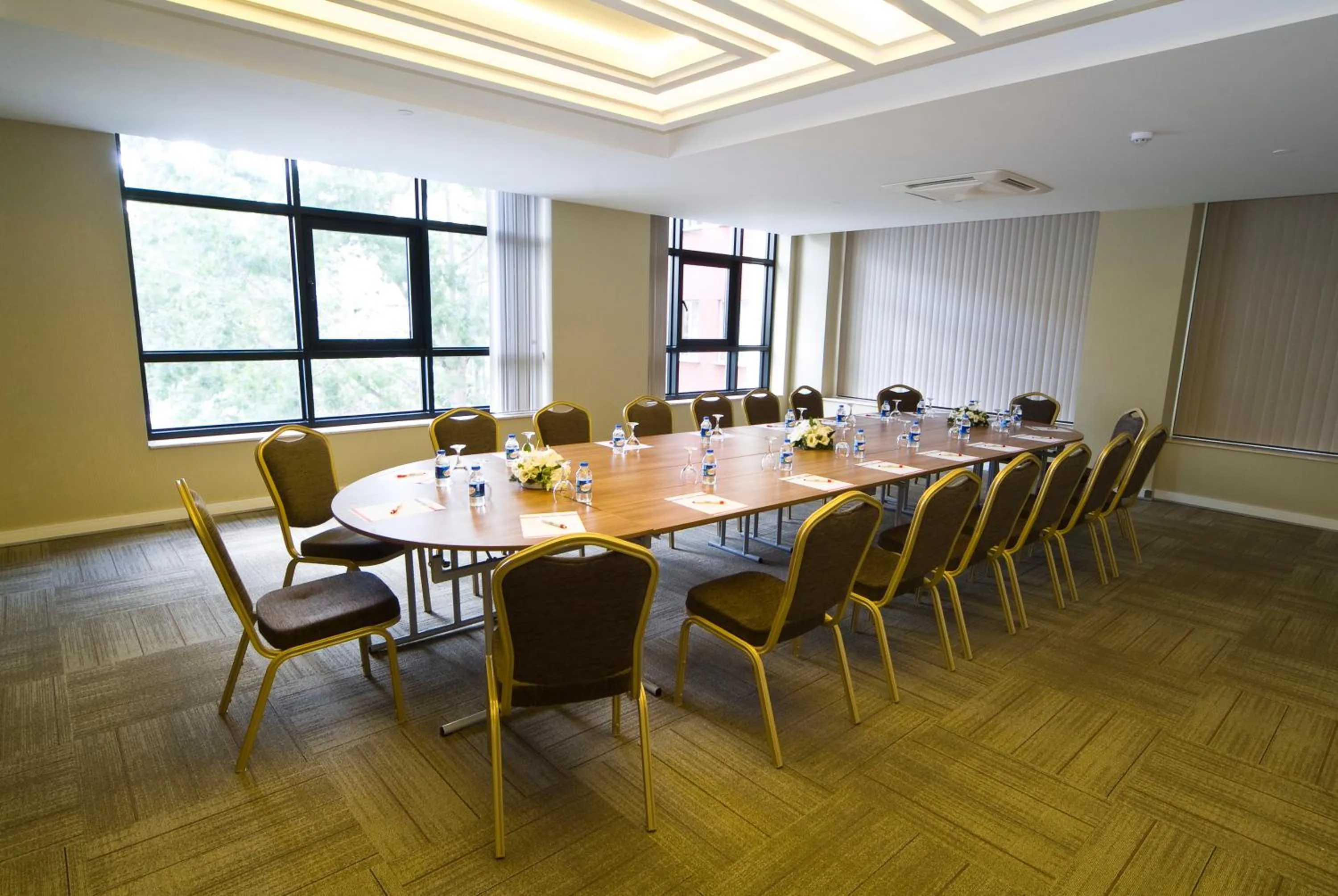Business facilities in Innpera Hotel
