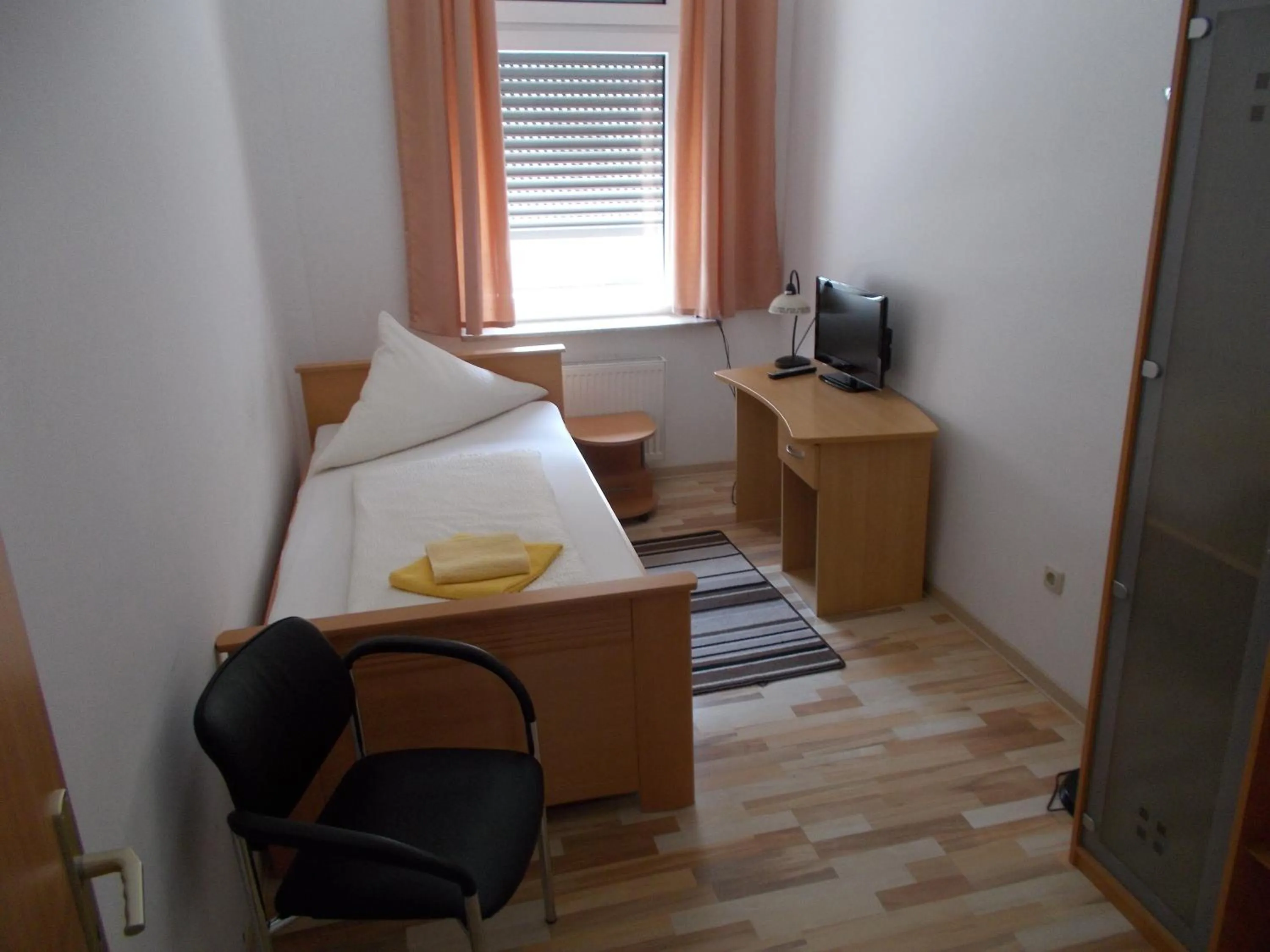 Bedroom, Bed in Hotel am Freihafen