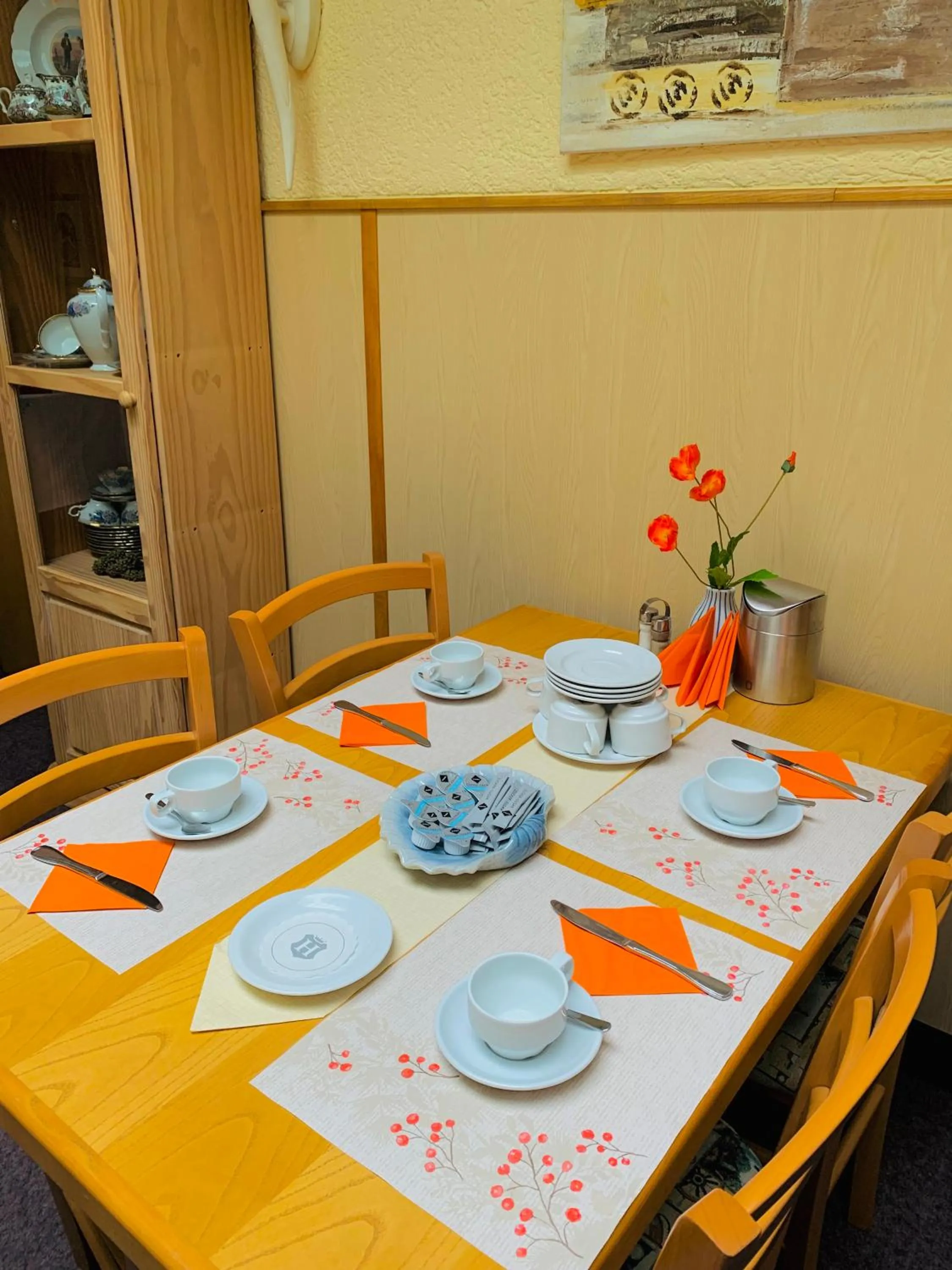 Restaurant/places to eat in Hotel am Freihafen