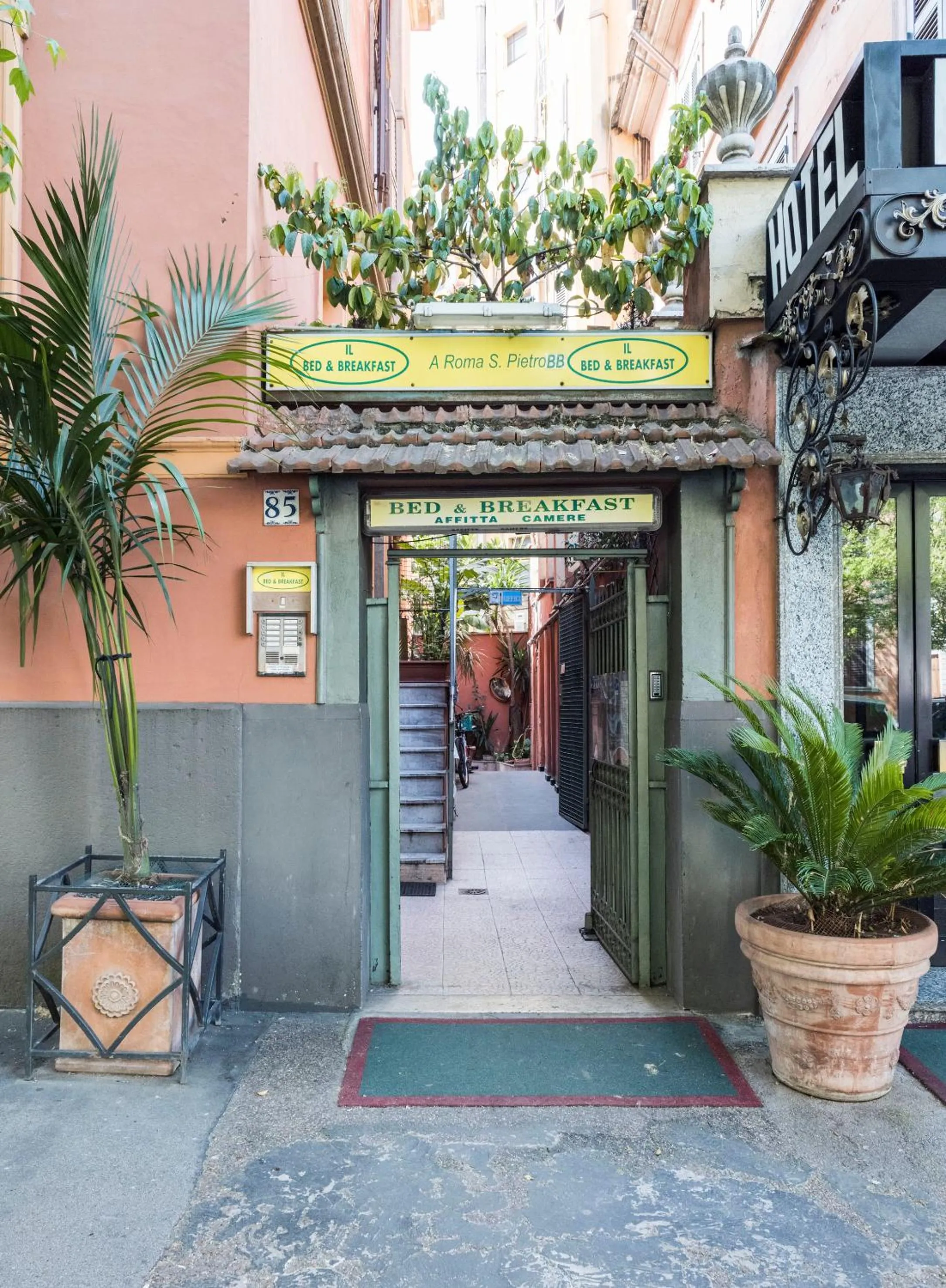 Facade/entrance in A Roma San Pietro Best Bed