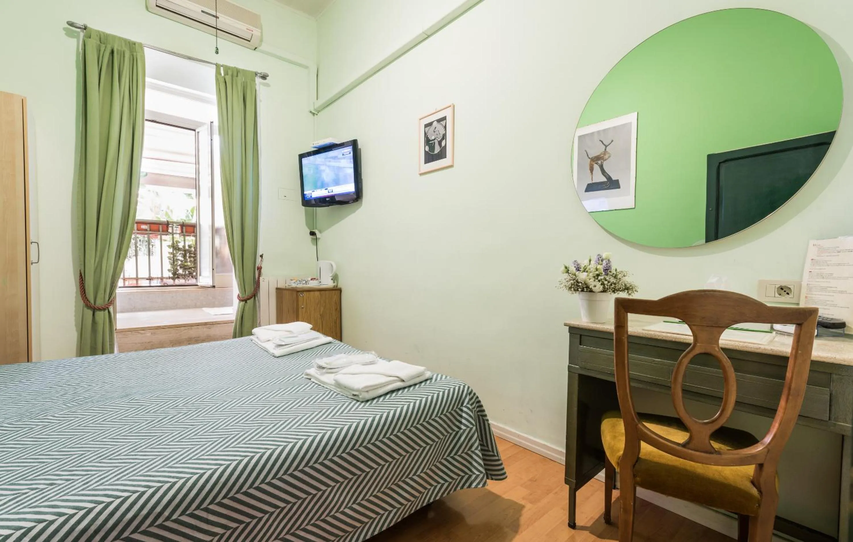 Photo of the whole room, Bed in A Roma San Pietro Best Bed