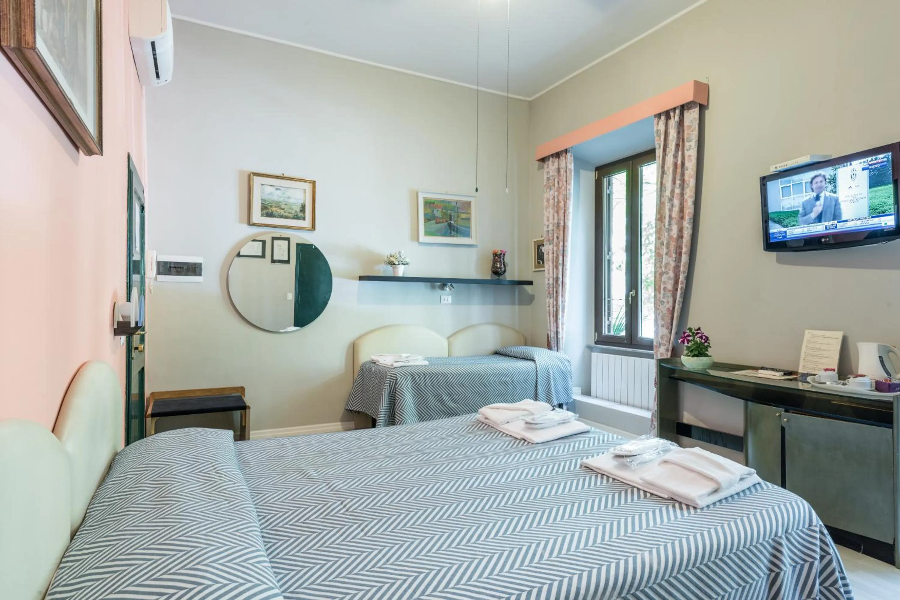 Photo of the whole room, Bed in A Roma San Pietro Best Bed