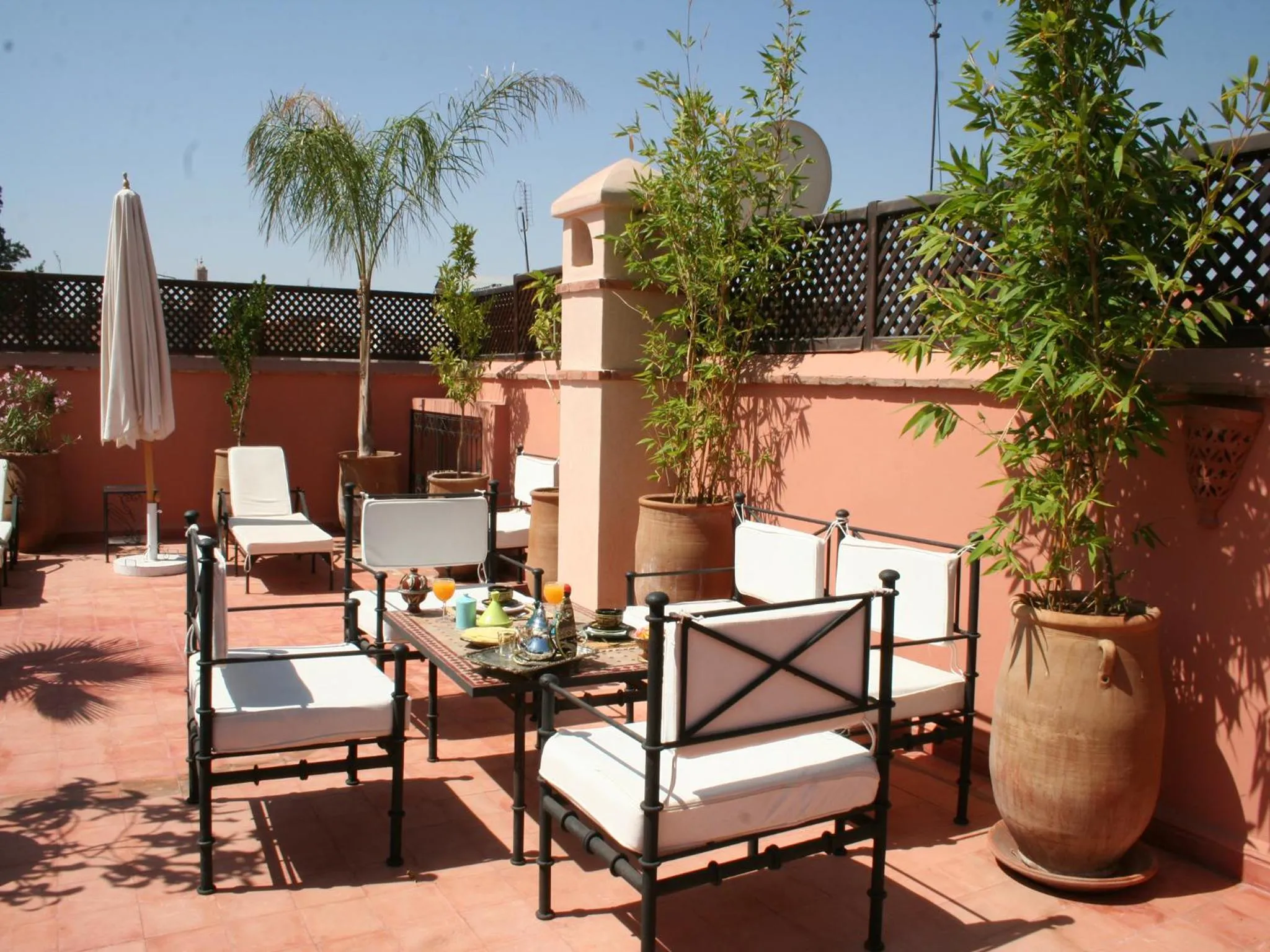 Restaurant/places to eat in Riad Sofia