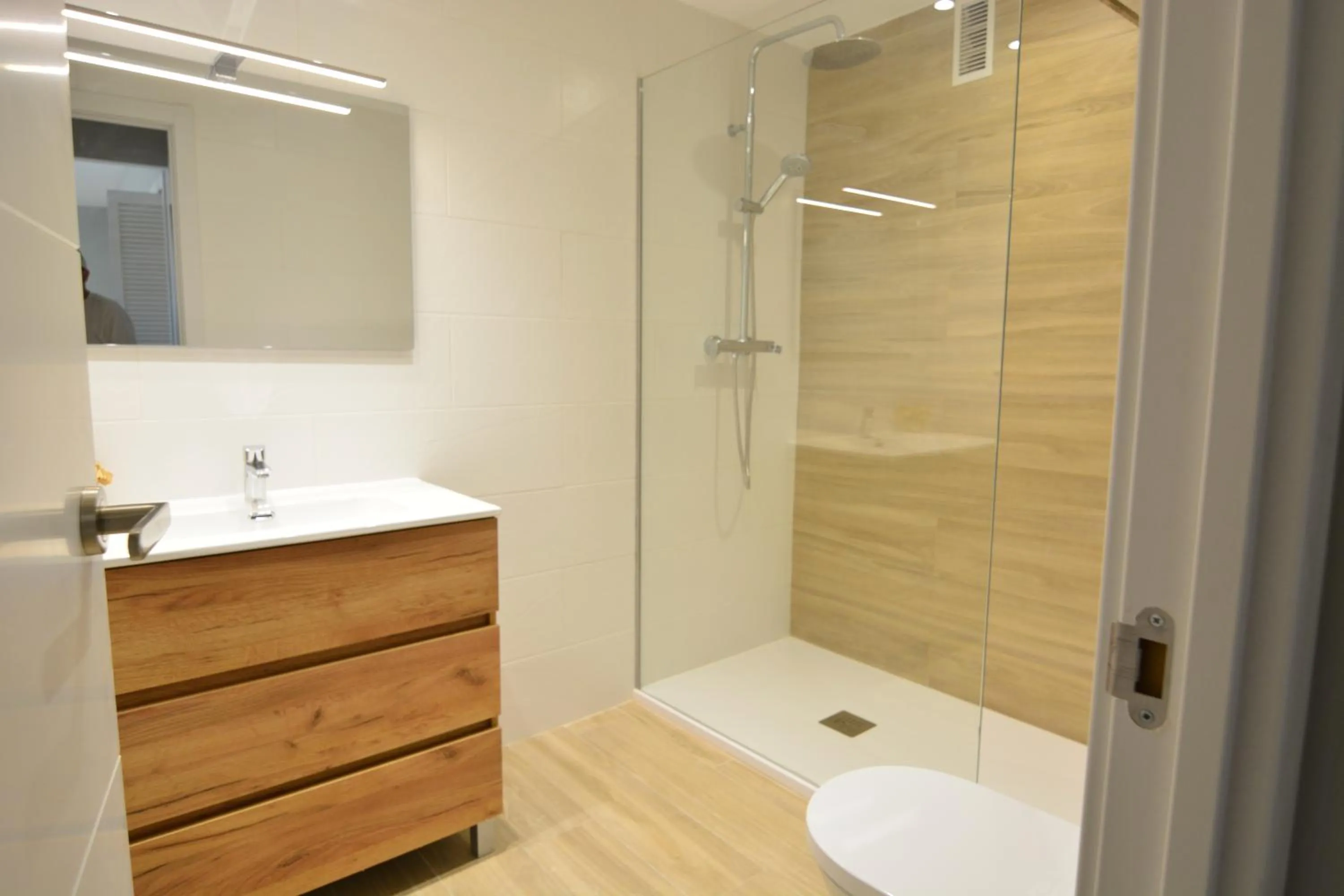 Shower in Saval Cala Font