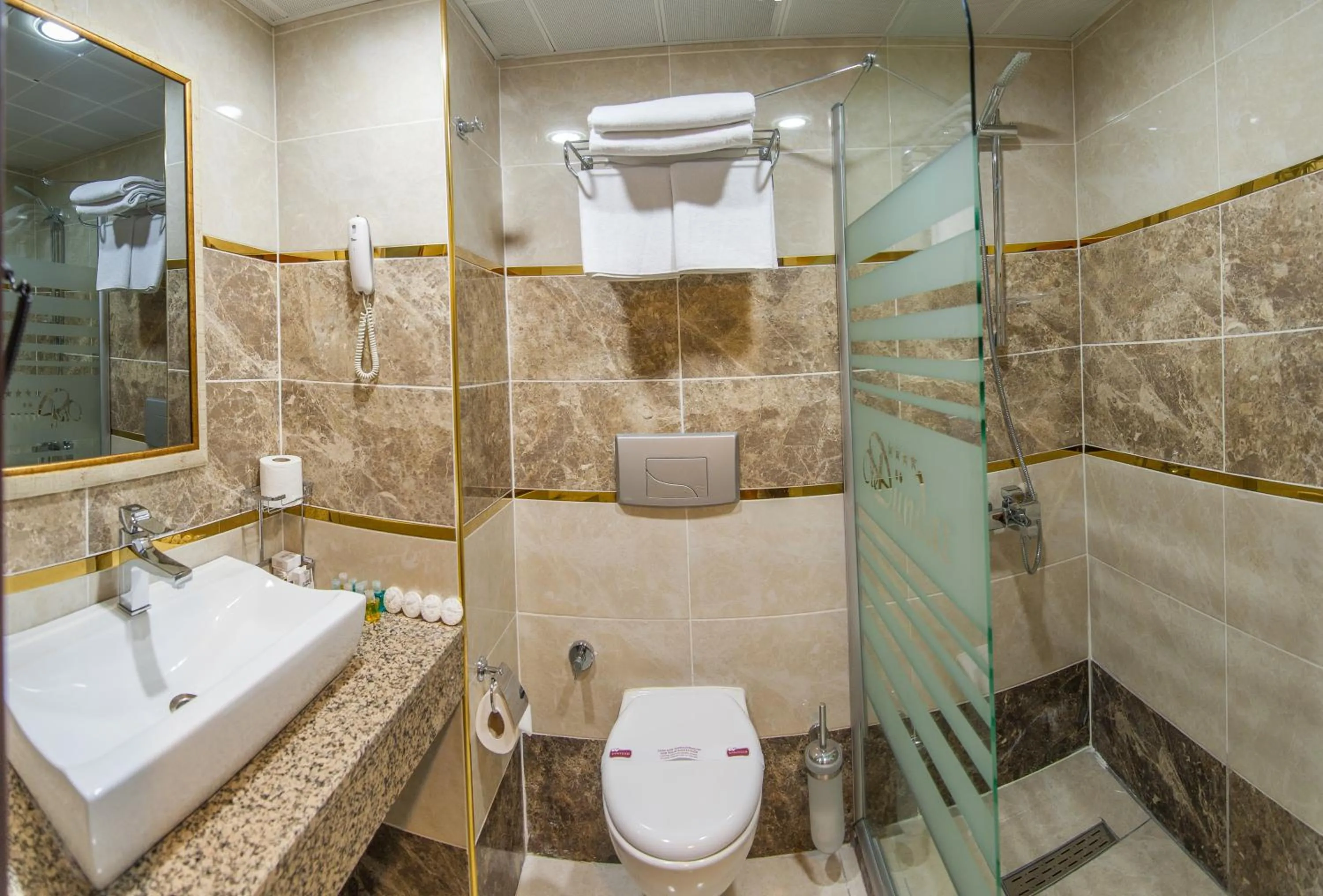 Bathroom in Dündar Hotel