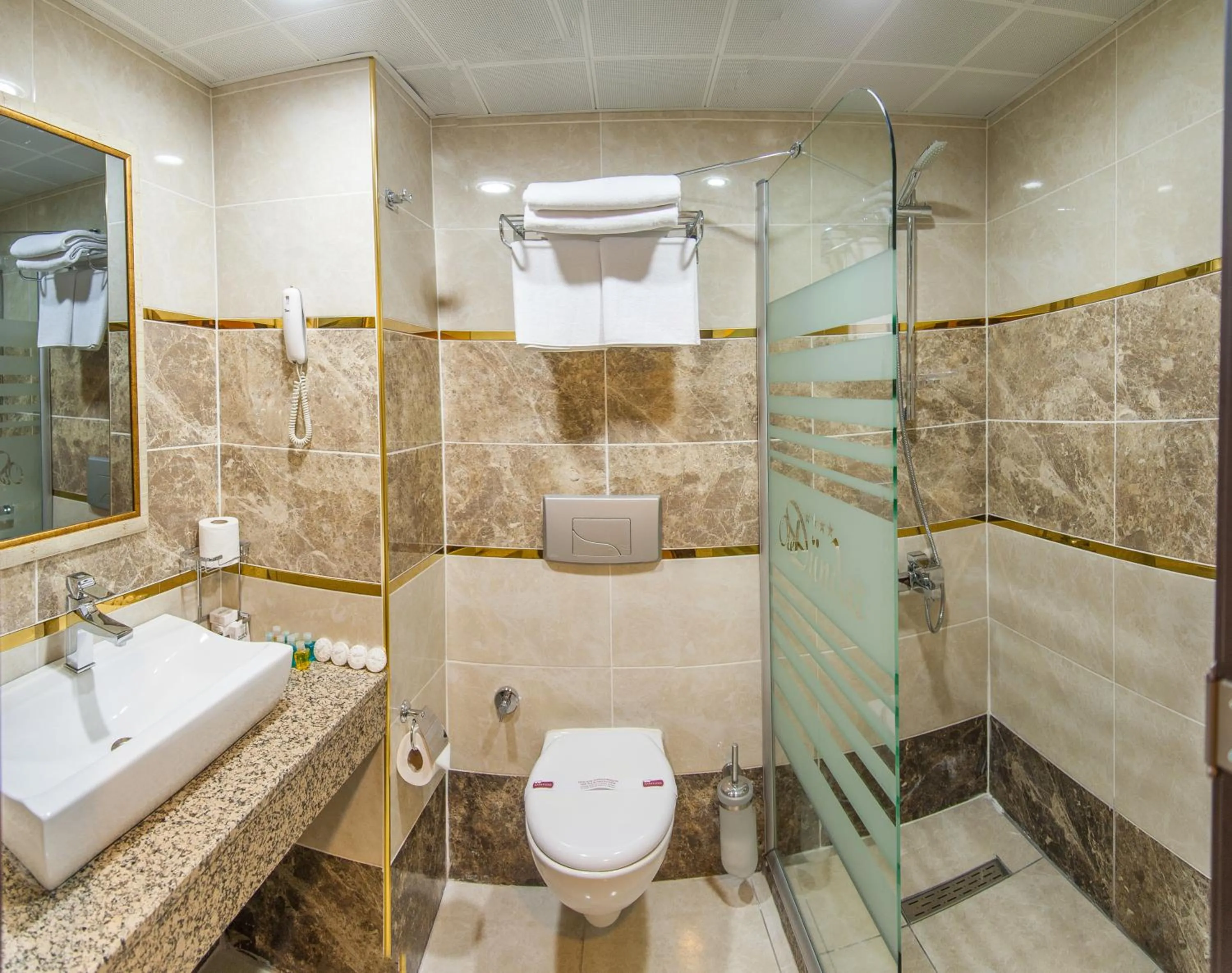 Bathroom in Dündar Hotel