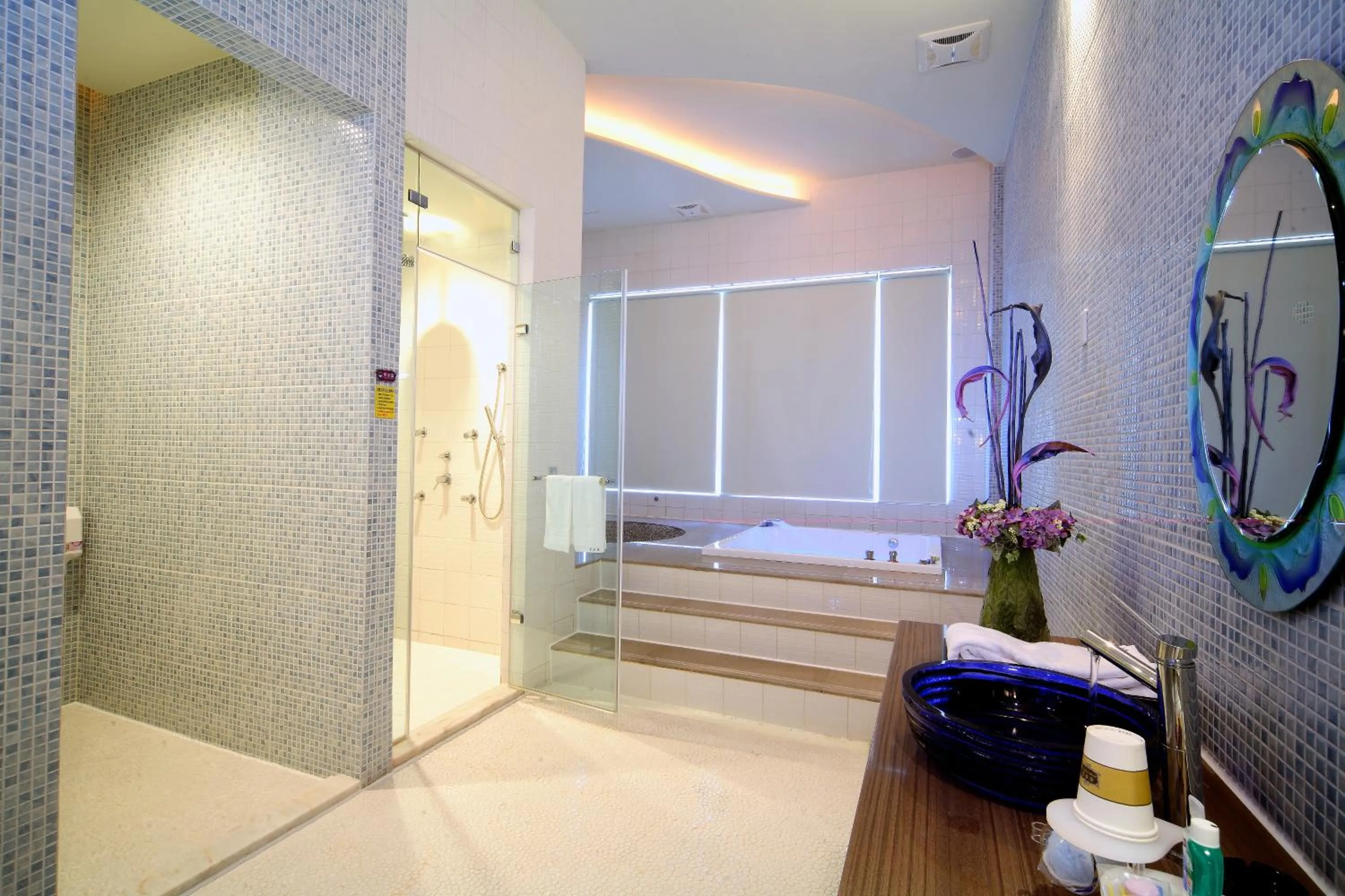 Bathroom in Vogue Boutique Motel