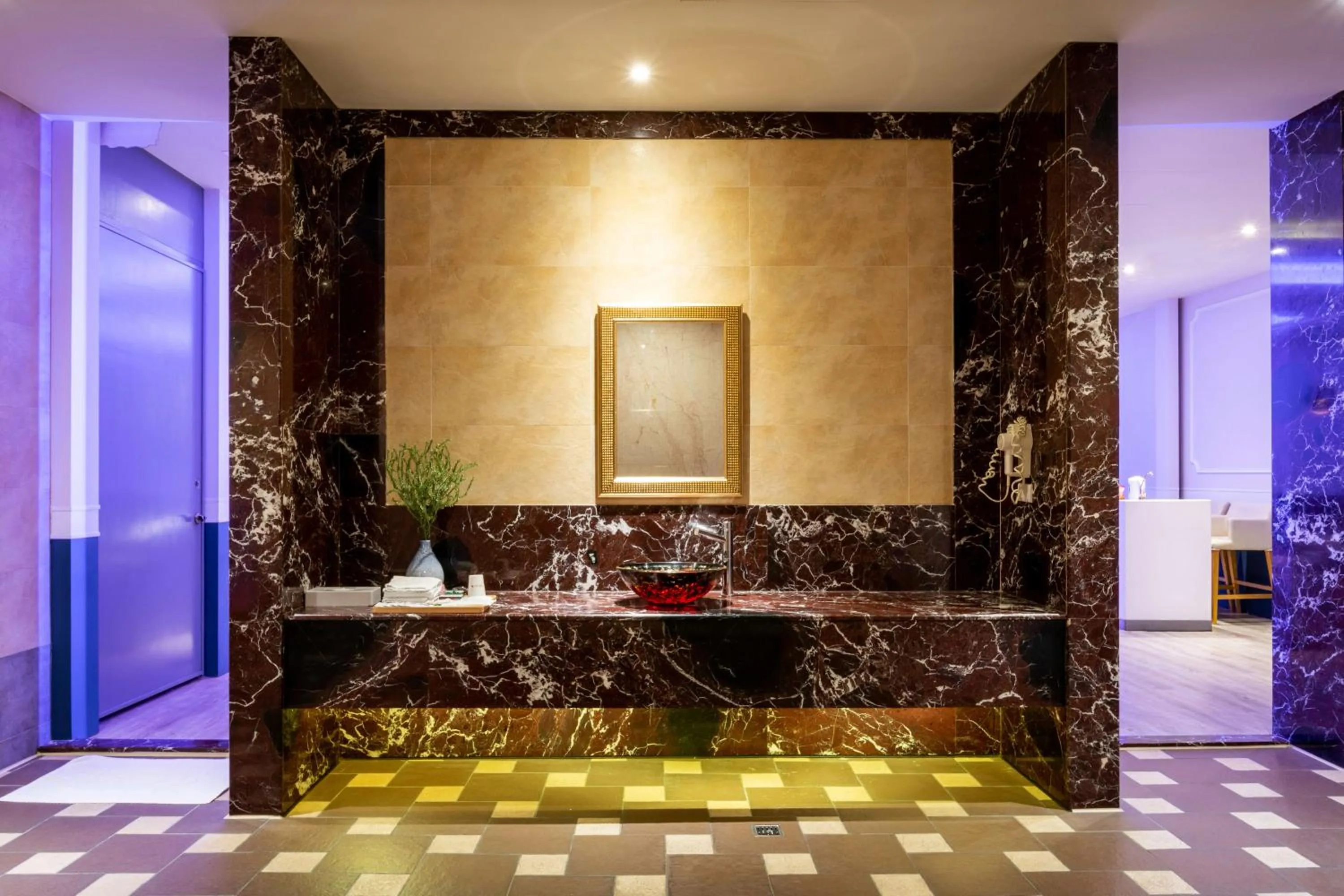 Bathroom in Vogue Boutique Motel