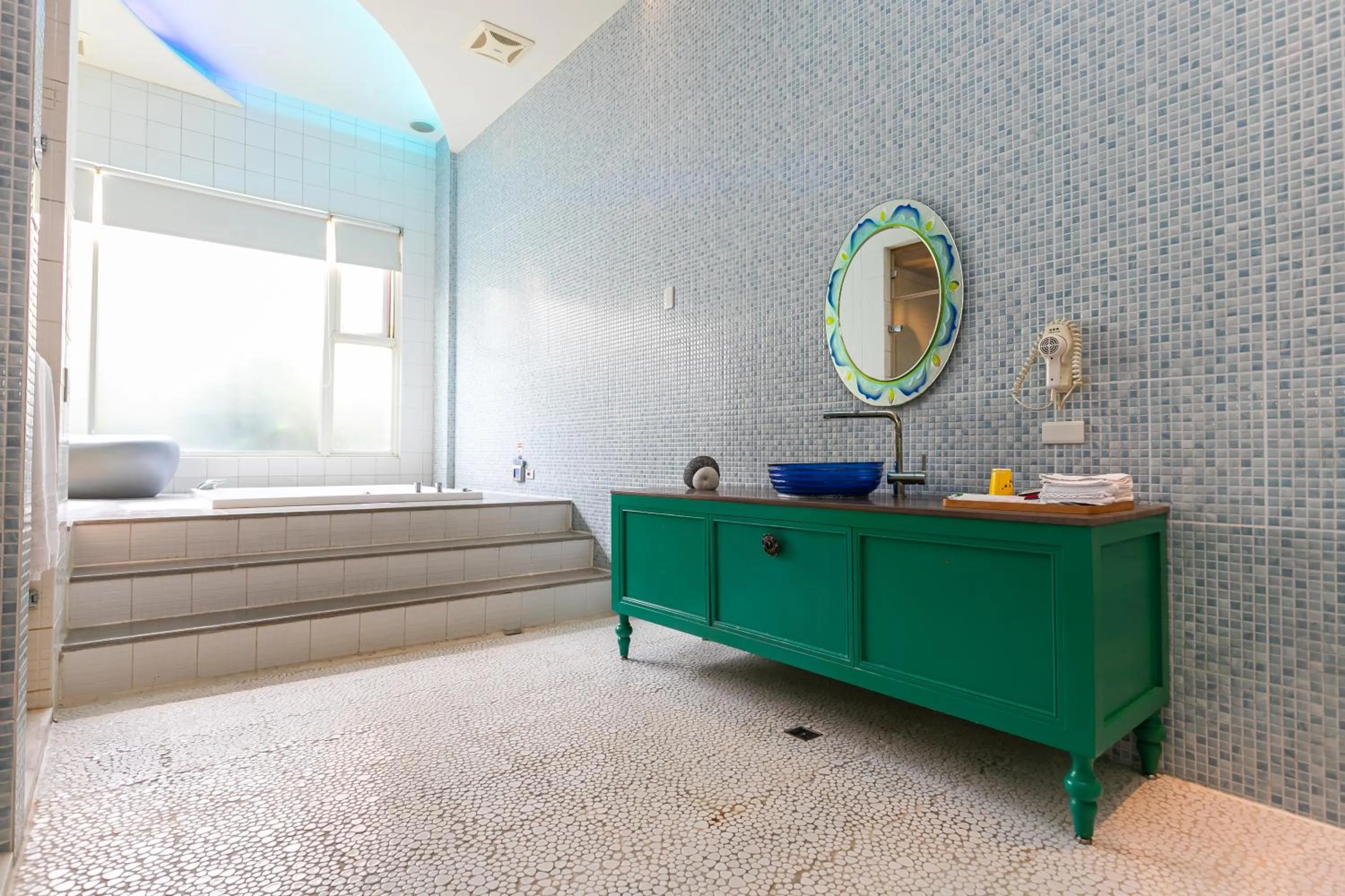 Bathroom in Vogue Boutique Motel