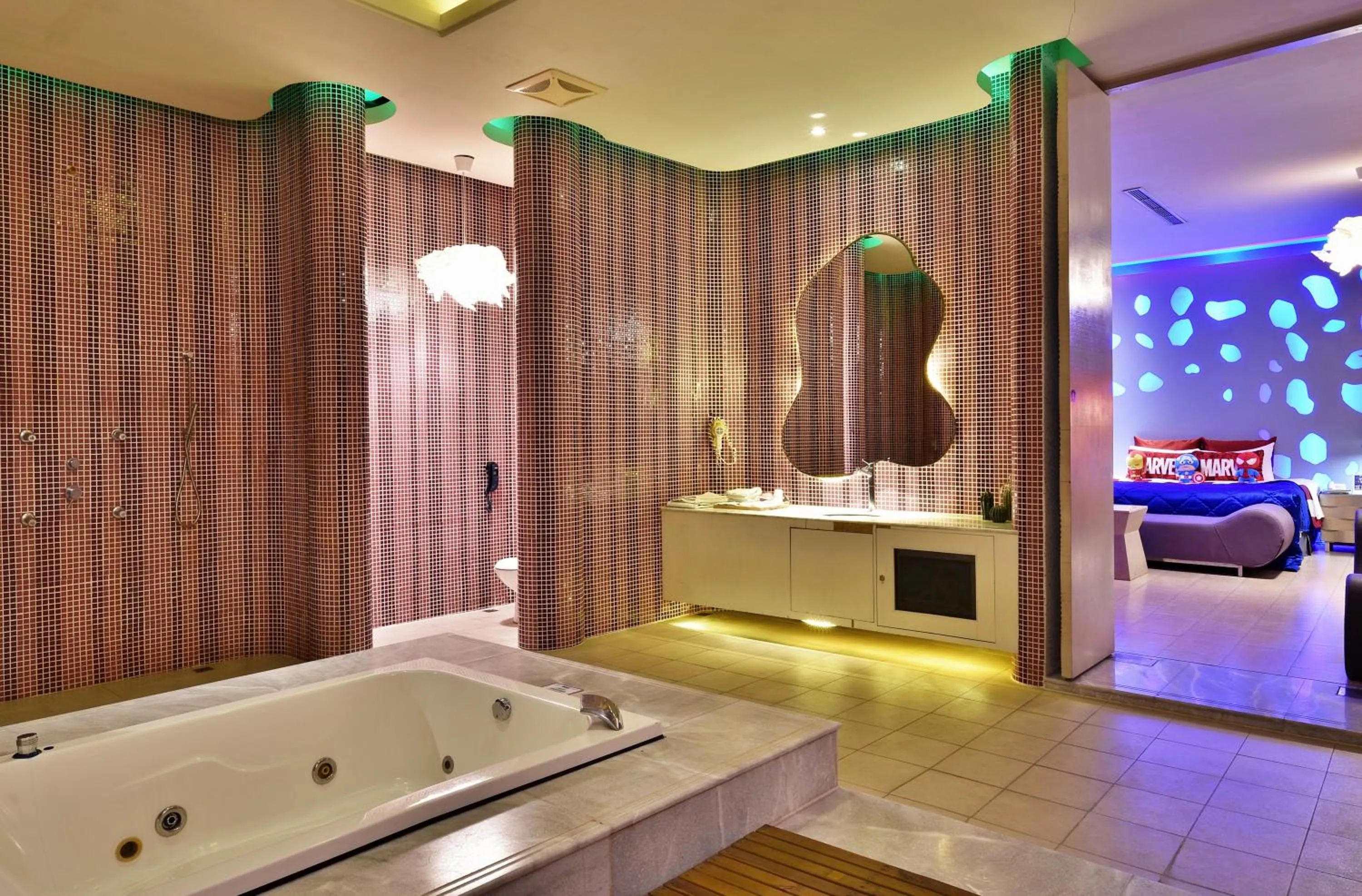 Shower in Vogue Boutique Motel