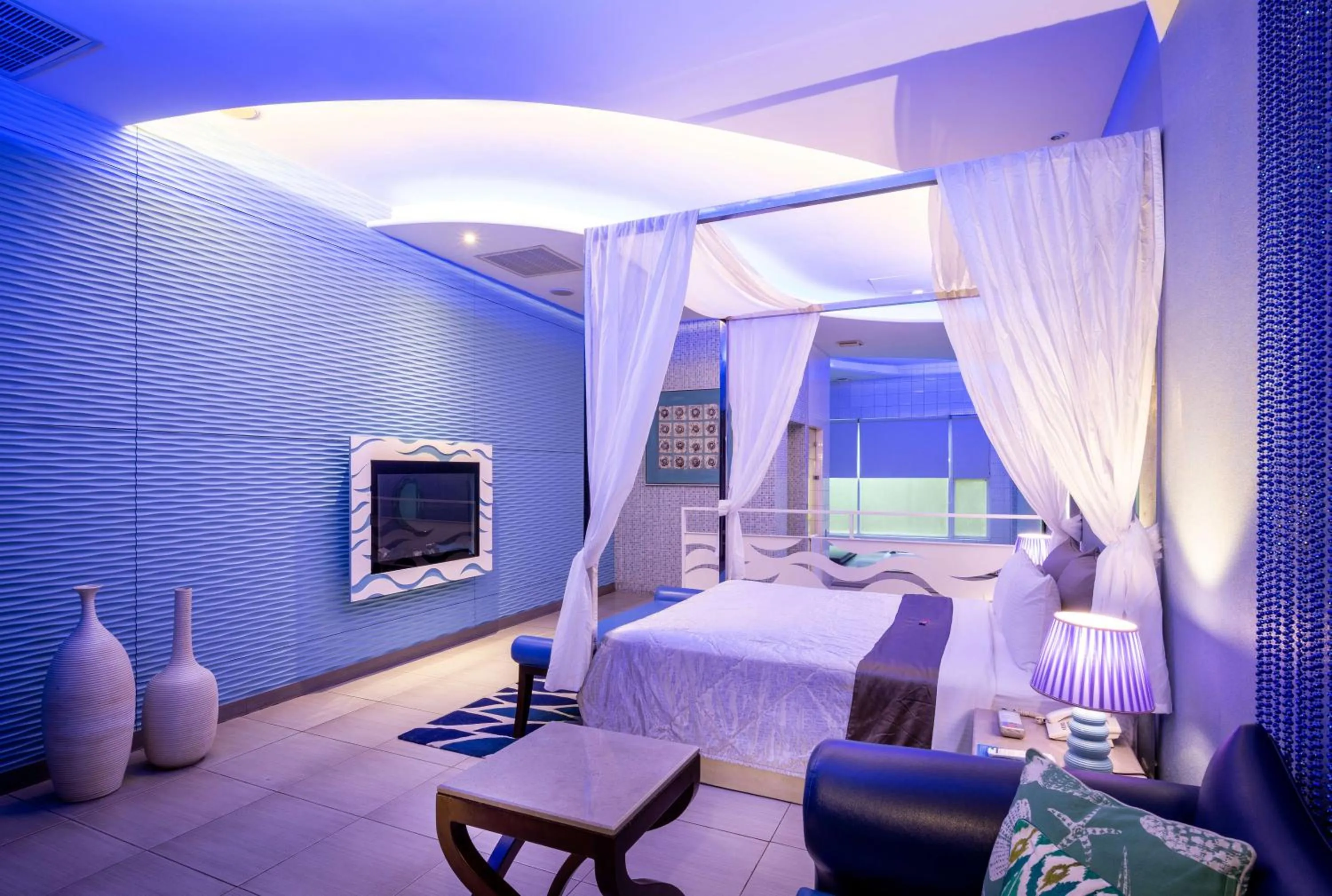 Photo of the whole room, Bed in Vogue Boutique Motel