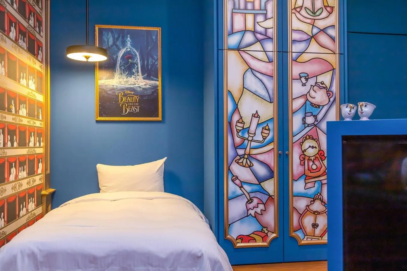 Bed in Vogue Boutique Motel