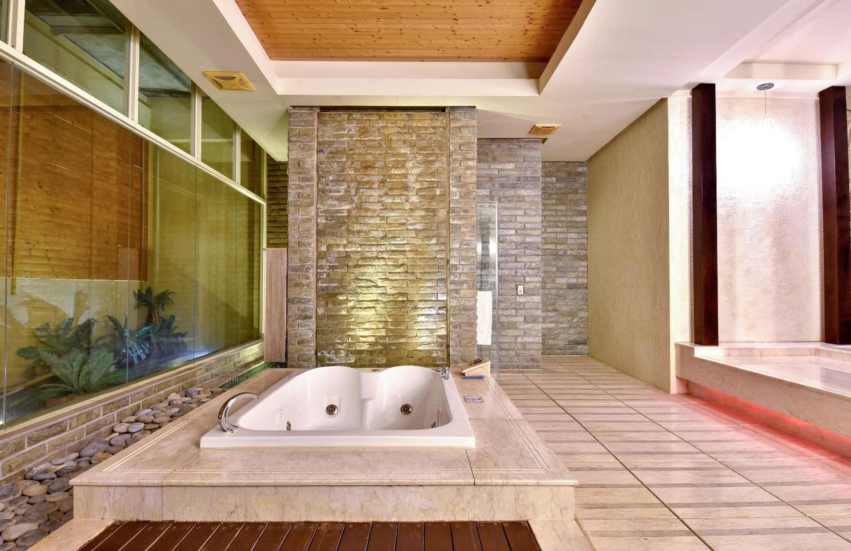 Bathroom in Vogue Boutique Motel