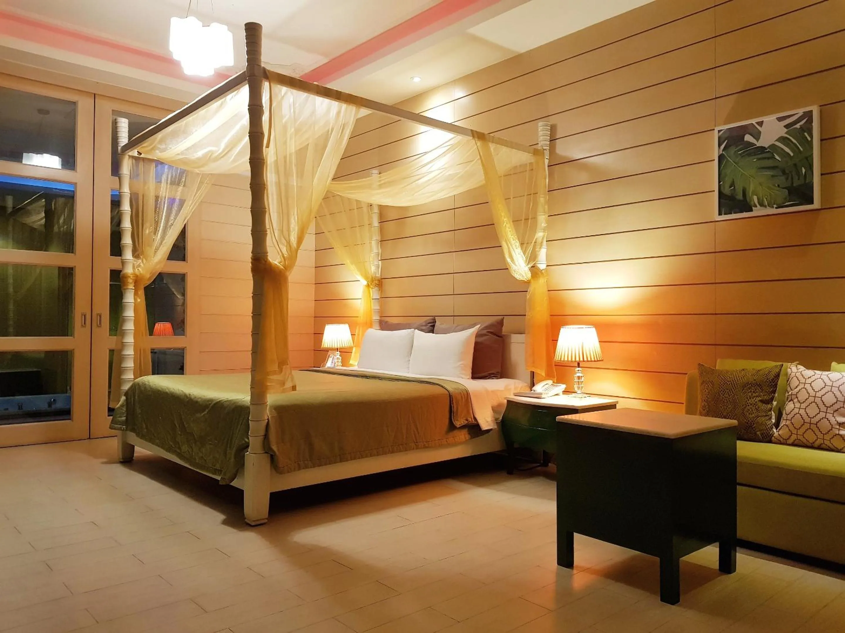 bunk bed, Bed in Vogue Boutique Motel