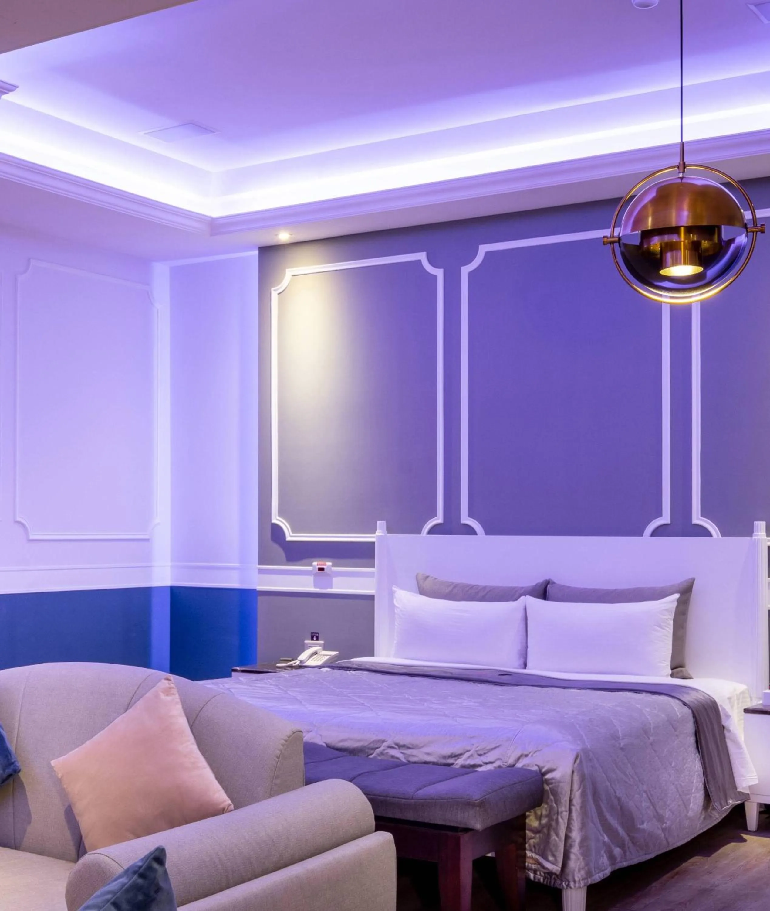 Bed in Vogue Boutique Motel