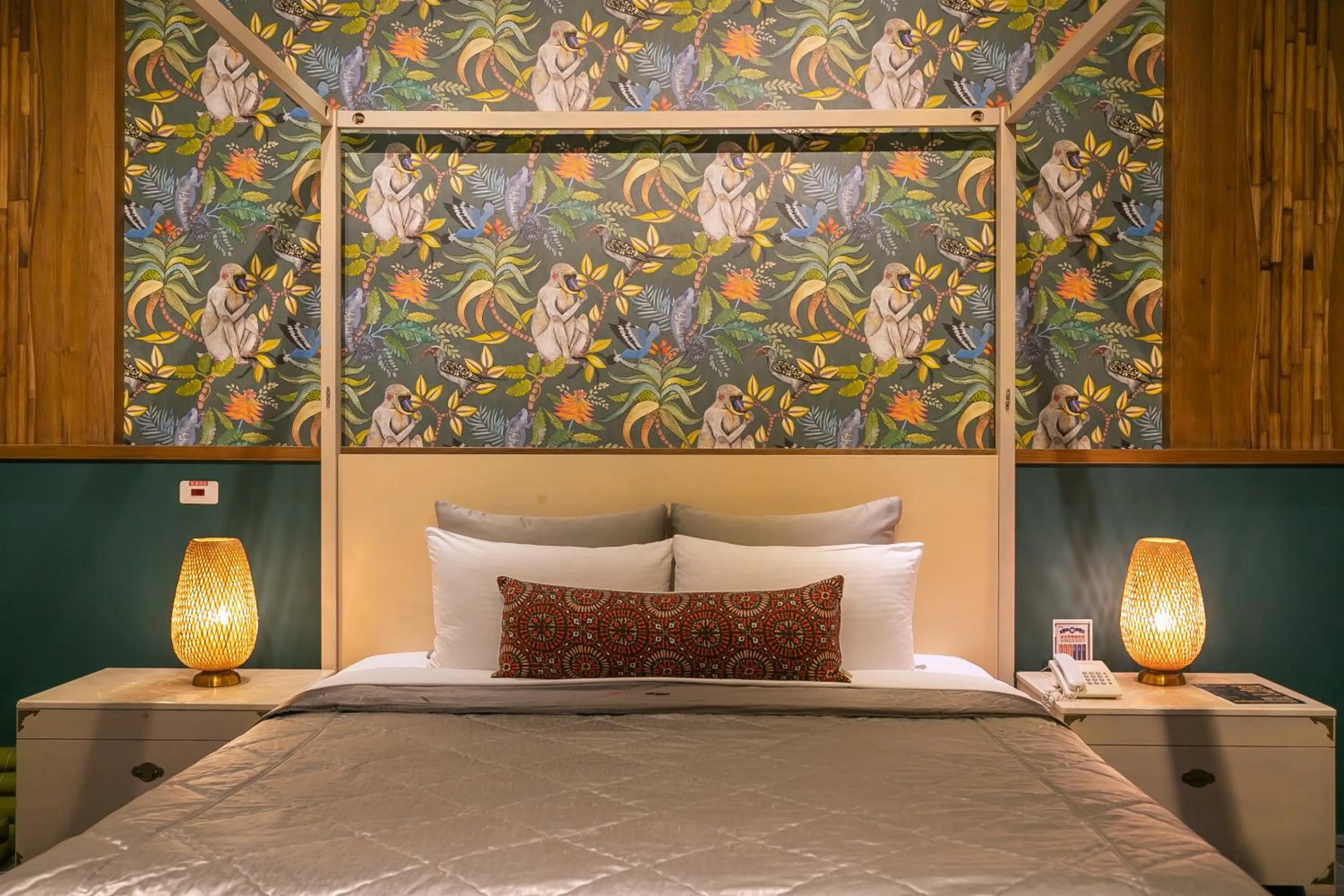 Bed in Vogue Boutique Motel