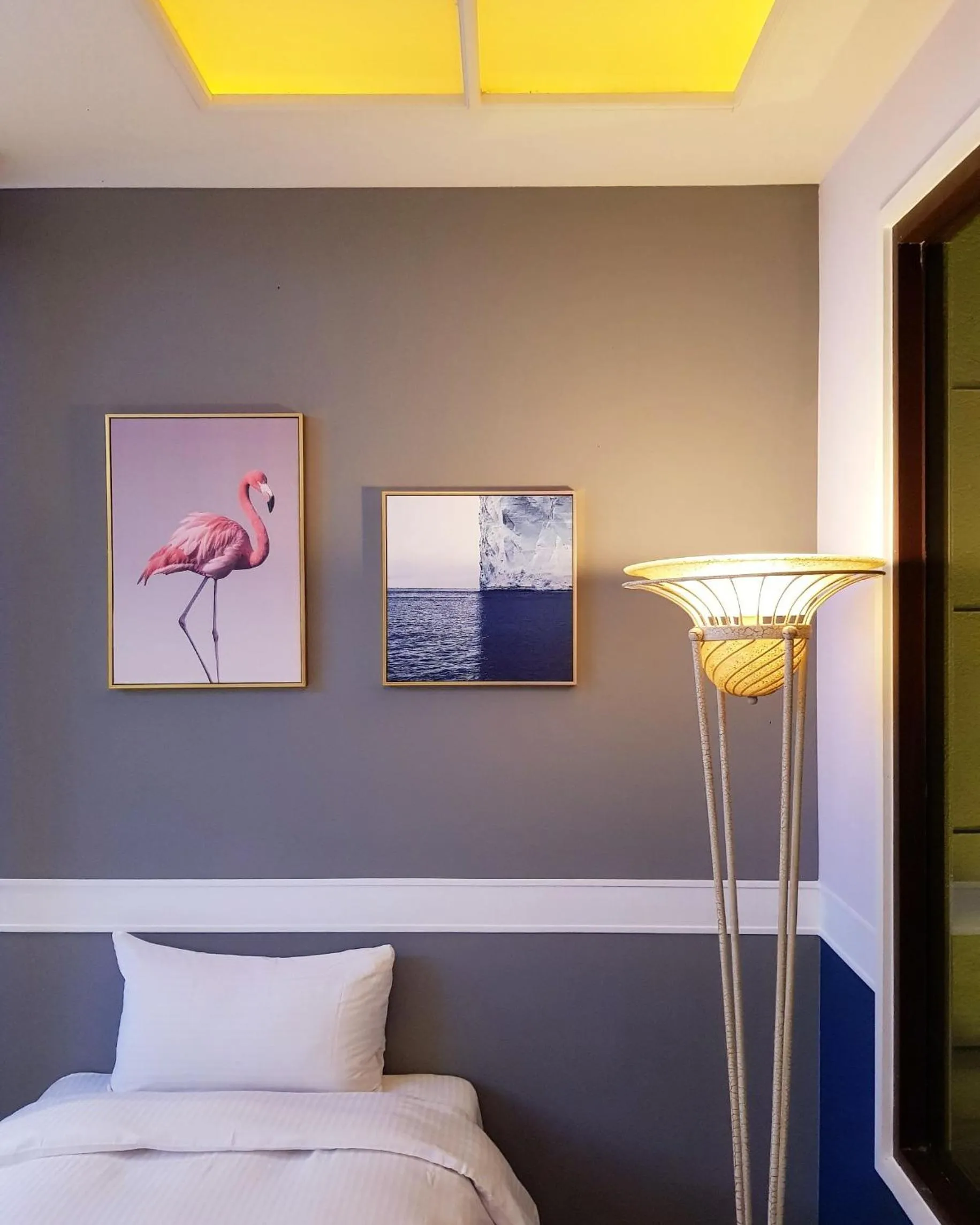 Bed in Vogue Boutique Motel