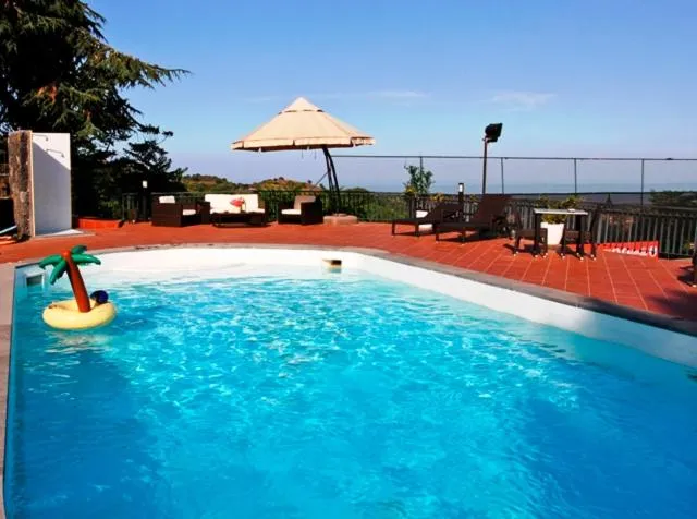 Swimming pool in Etna Hut