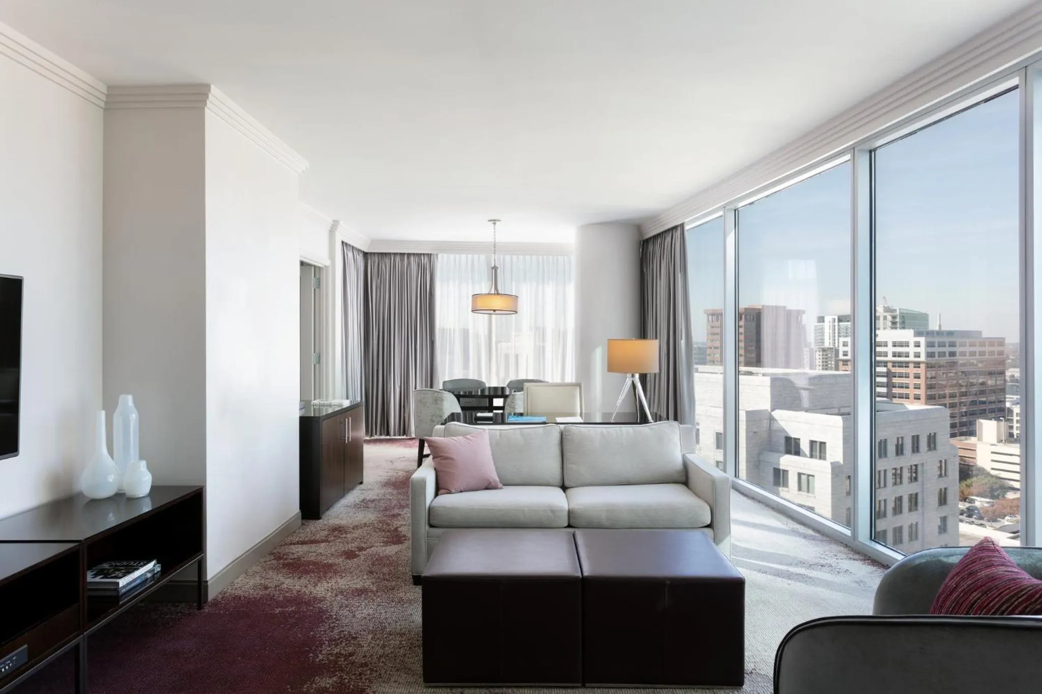 Photo of the whole room in Loews Atlanta Hotel