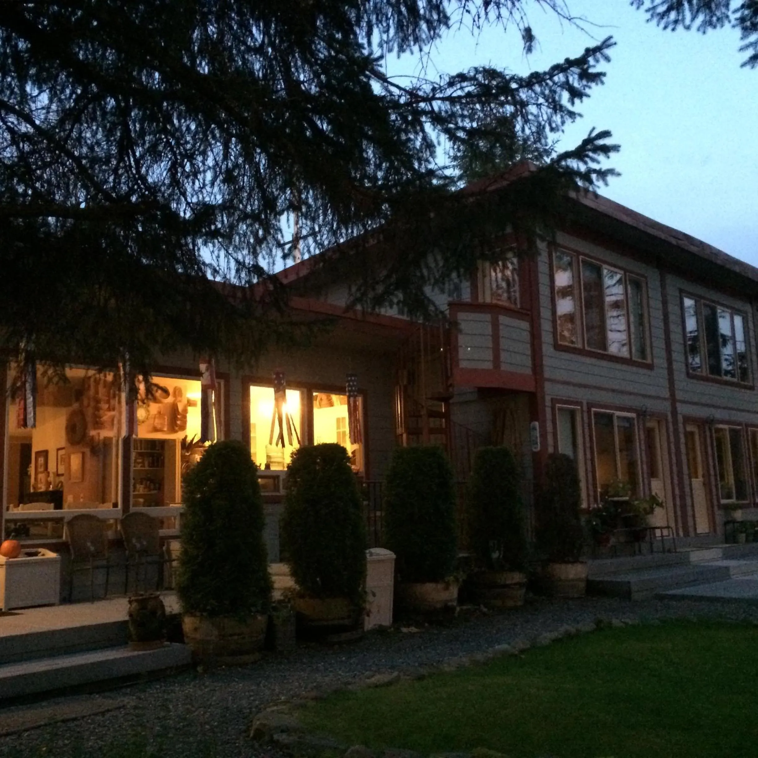 Facade/entrance in Black Bear Inn