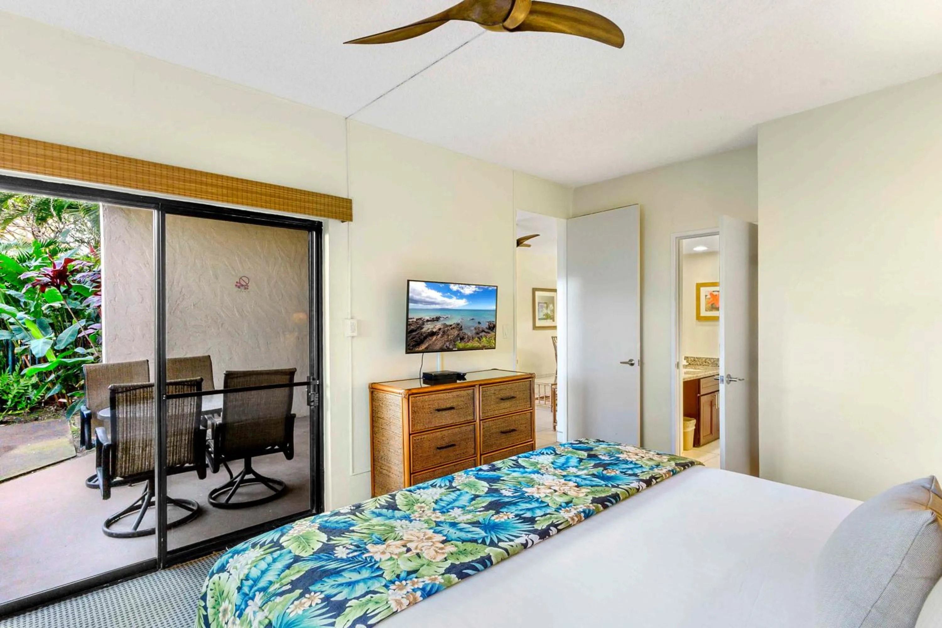 Bedroom, Bed in Hono Koa Vacation Club