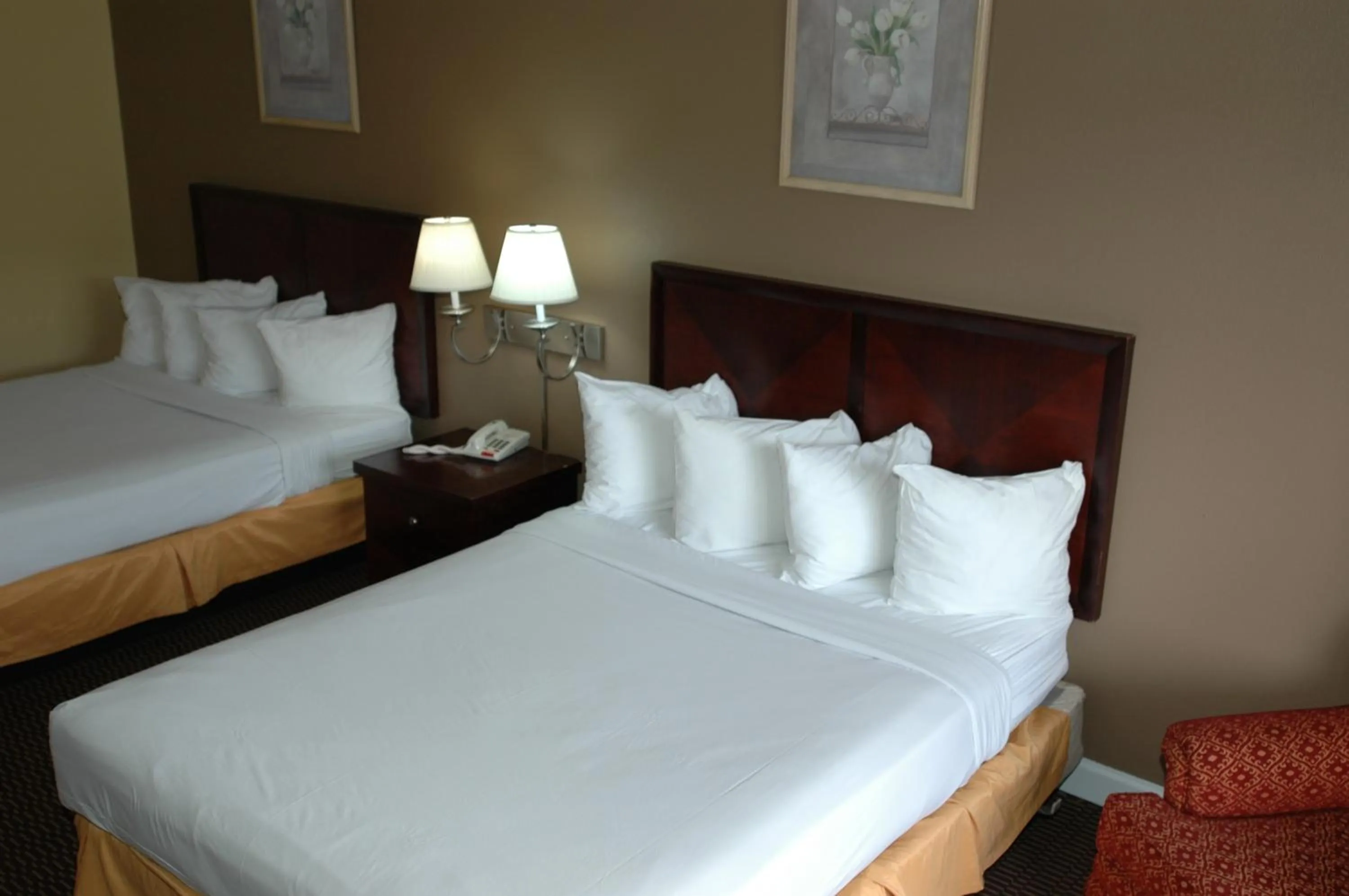 Decorative detail, Bed in Ambassadors Inn & Suites