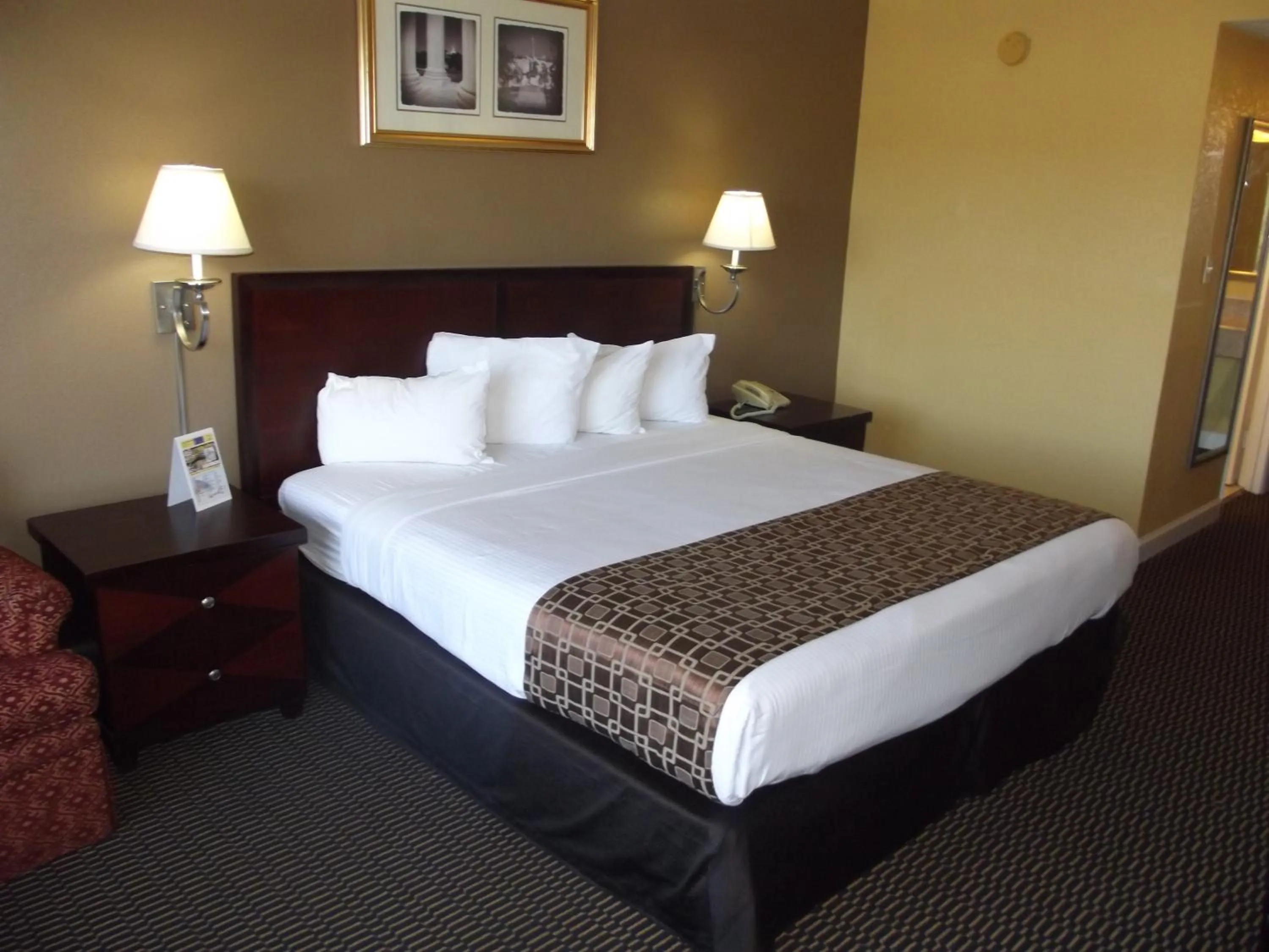 Bedroom, Bed in Ambassadors Inn & Suites