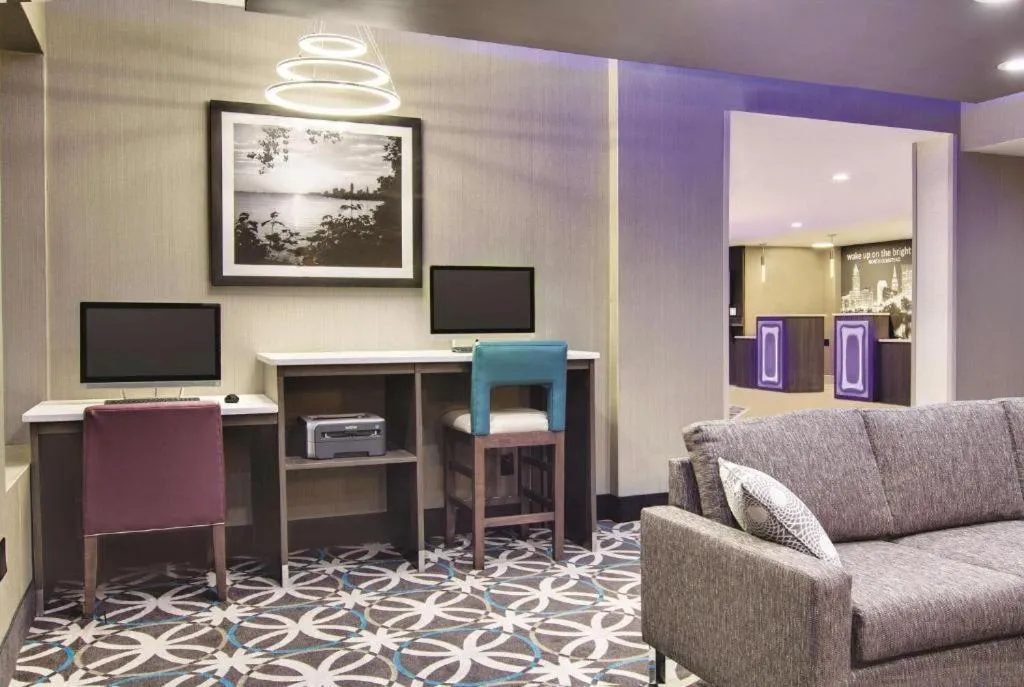 Business facilities in La Quinta by Wyndham Cleveland Airport West