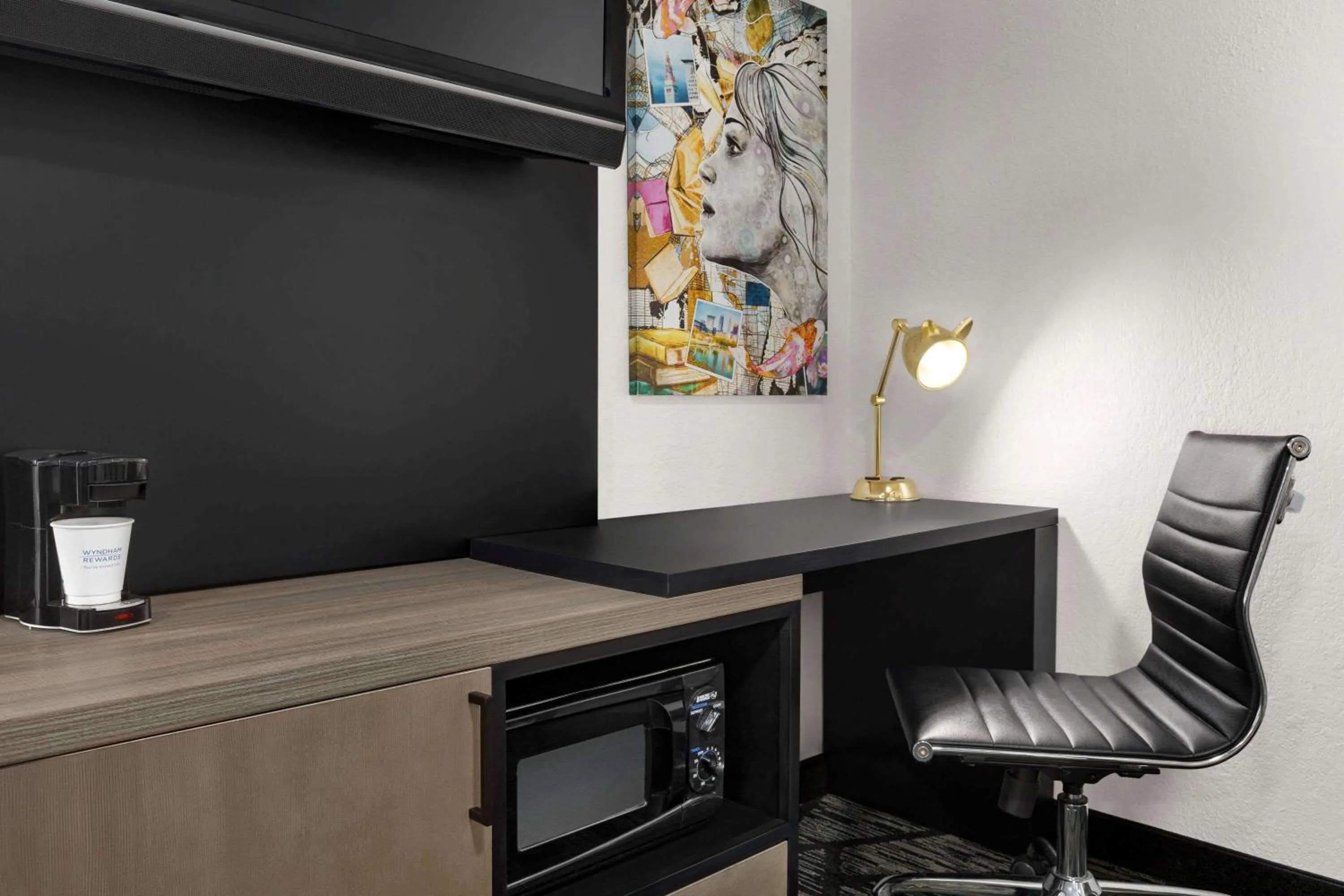 Bed in La Quinta by Wyndham Cleveland Airport West