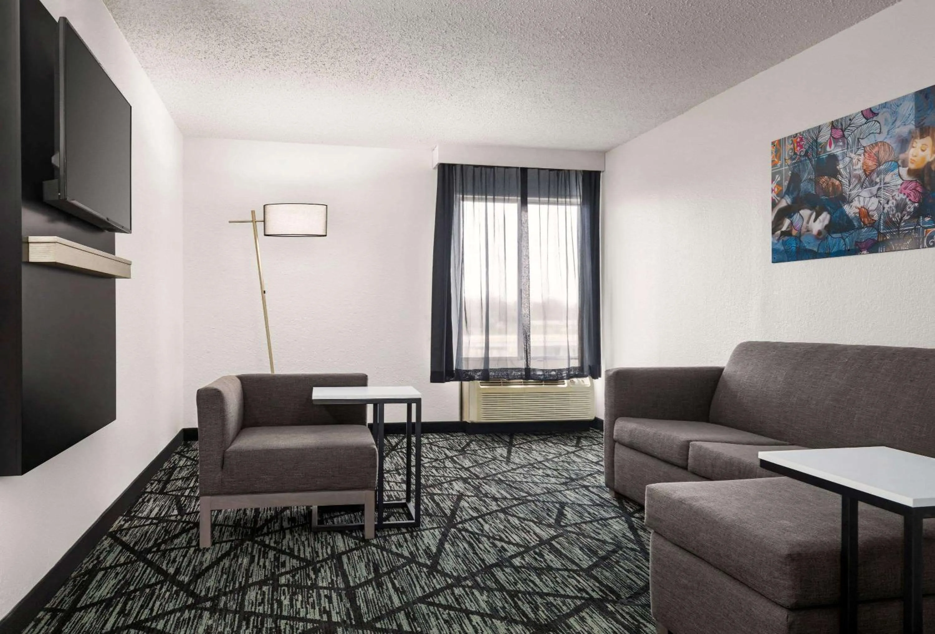 Photo of the whole room in La Quinta by Wyndham Cleveland Airport West