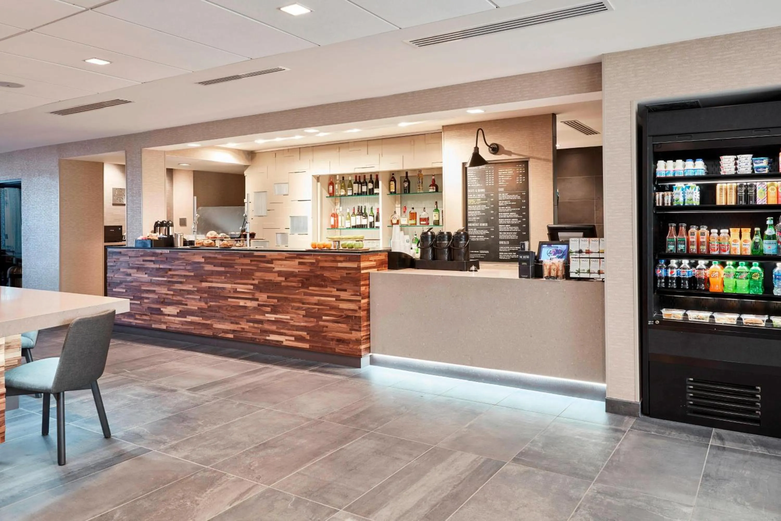 Lounge or bar in Courtyard Cincinnati Airport South/Florence