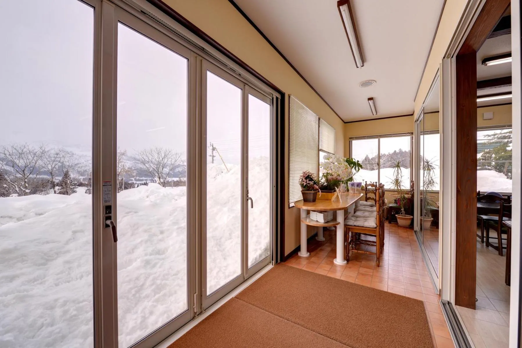 Communal lounge/ TV room in Lodge B&W