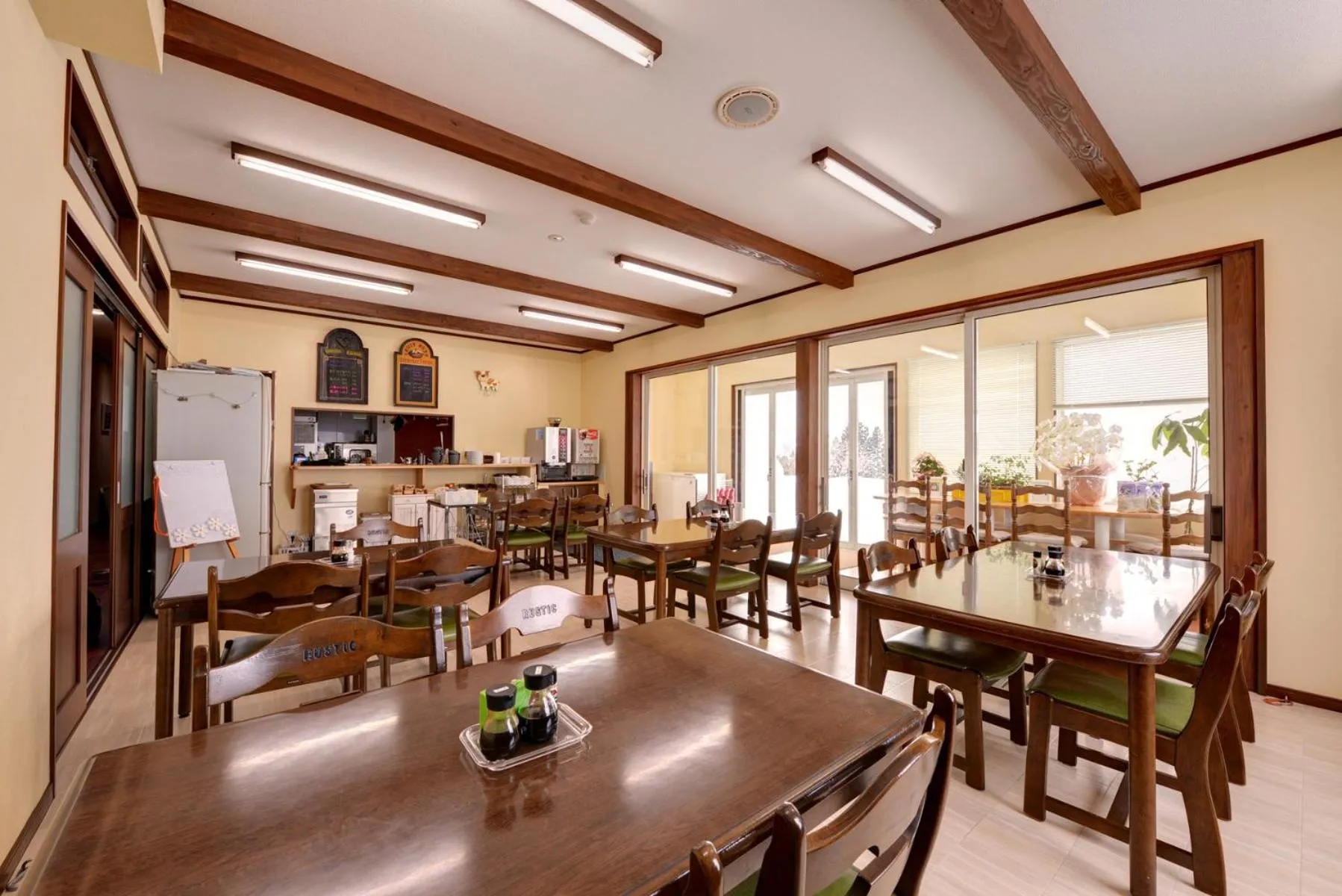 Restaurant/places to eat in Lodge B&W