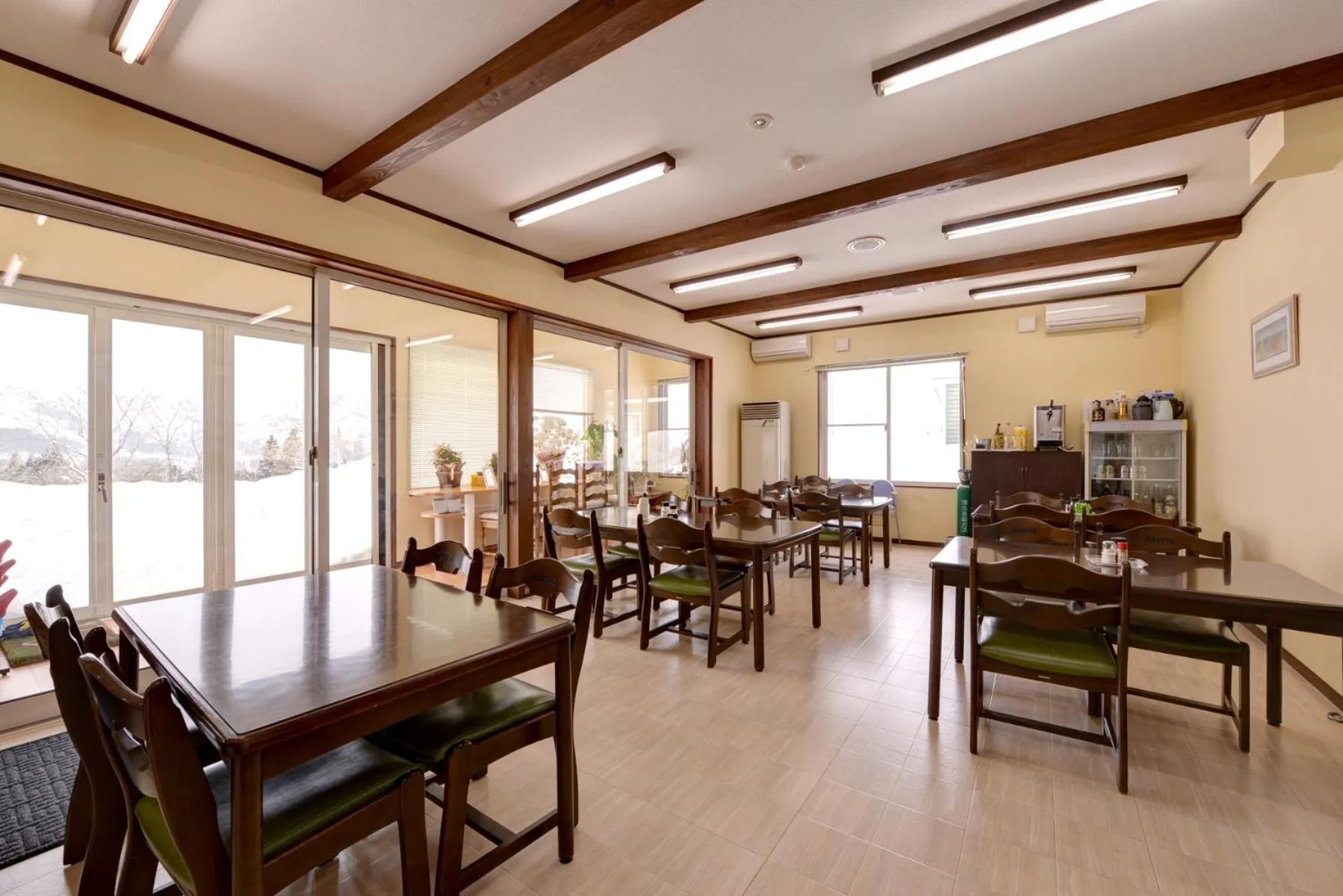 Restaurant/places to eat in Lodge B&W