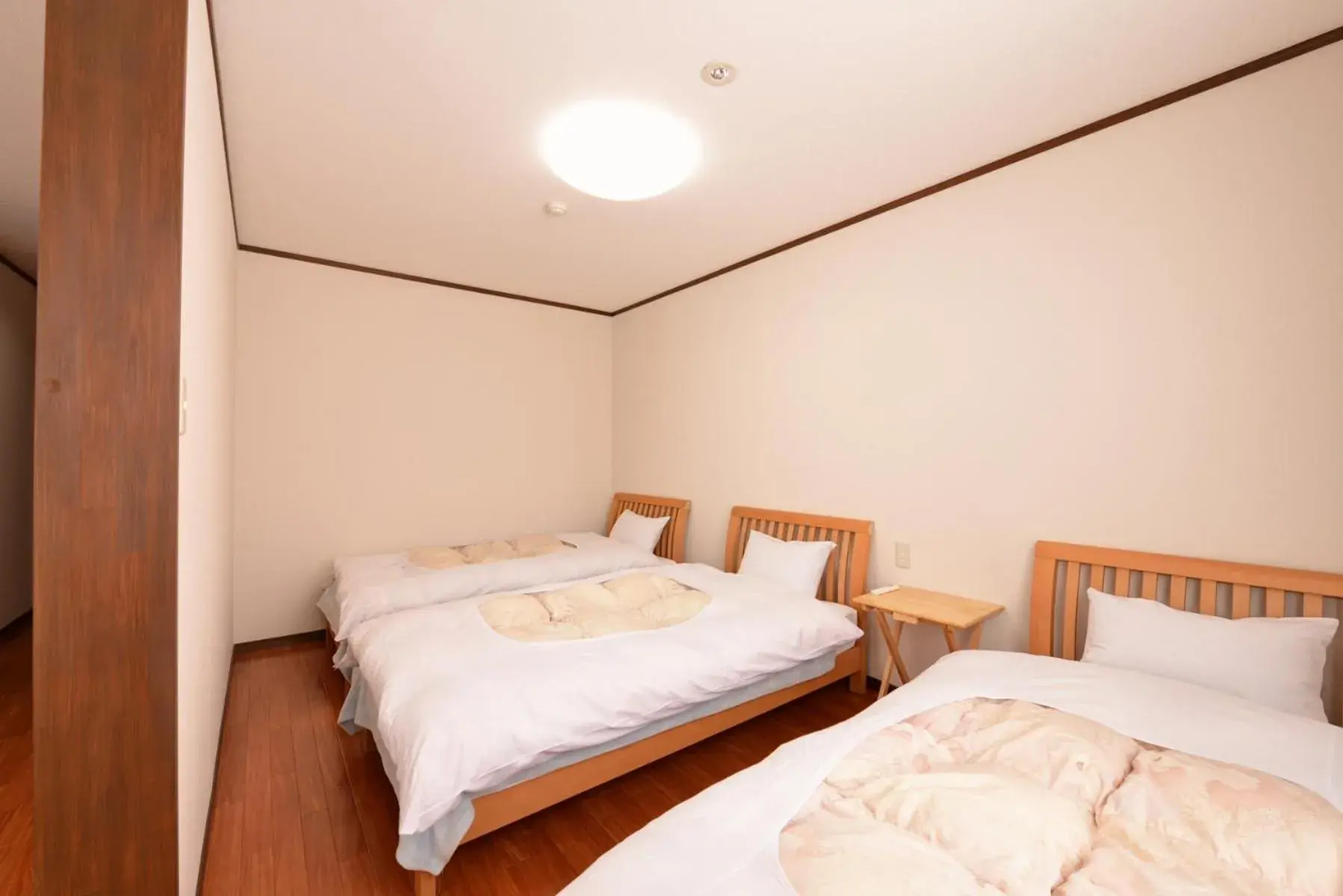 Triple Room in Lodge B&W Triple Room in Lodge B&W