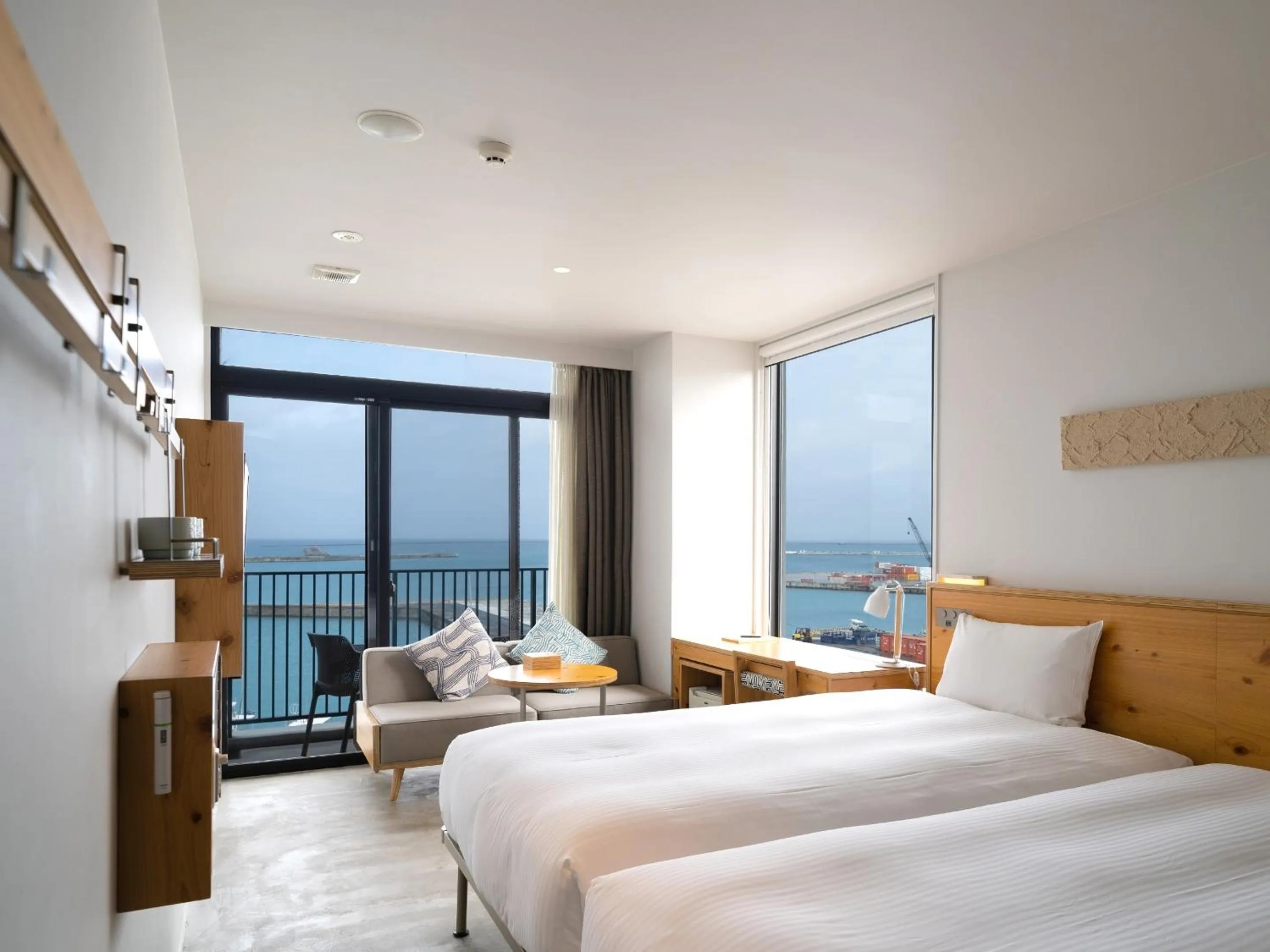 View (from property/room), Bed in Hotel Locus